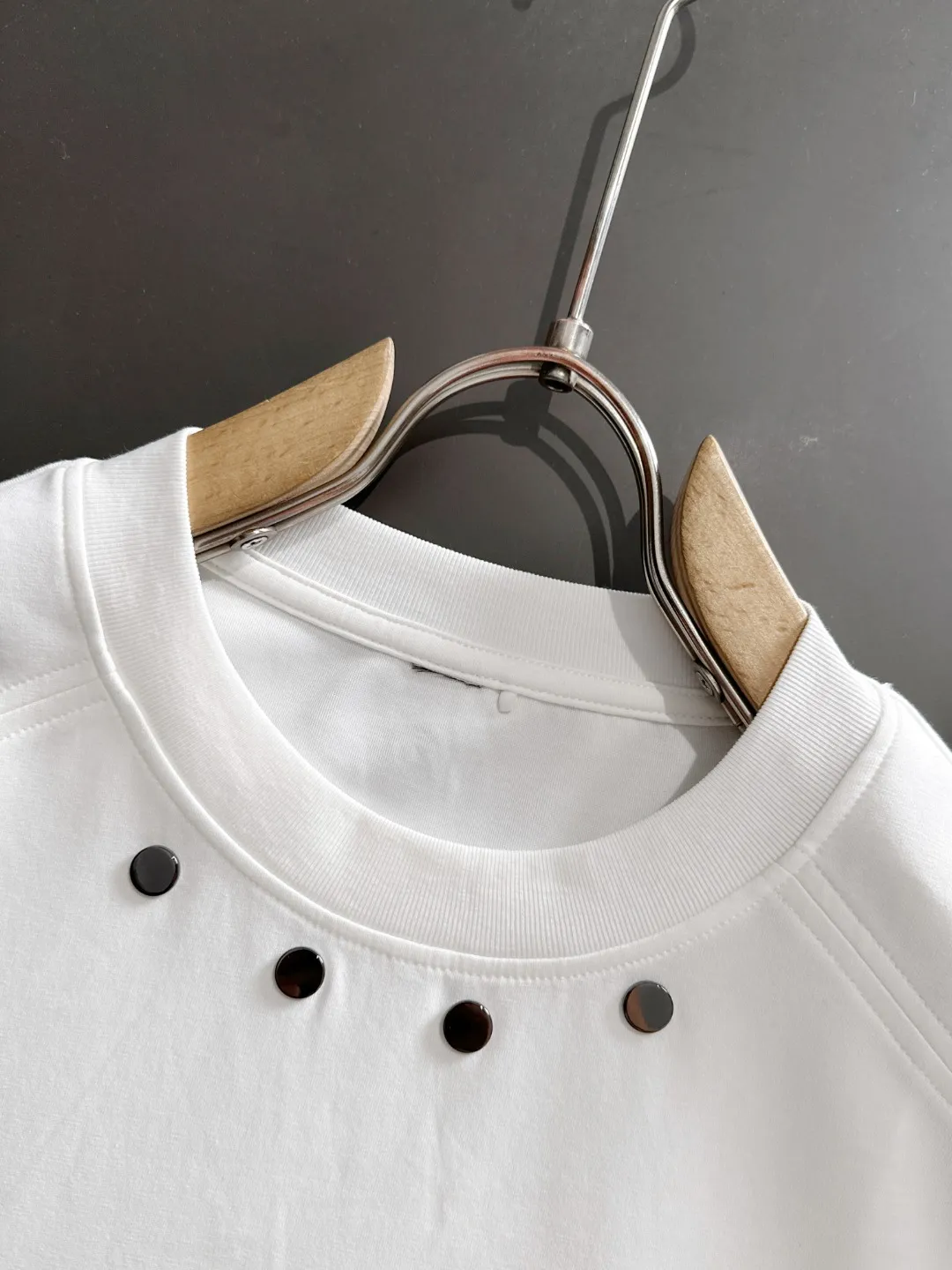 🅿️270 shipped next day Dior 2025 summer new style (top quality, differentiated currency) launches double yarn pure cotton fabric short sleeves, spring and summer catwalk style, personalized and exclusive style, same style for men and women, using imported custom-dyed fabrics, chain bottom back collar, fully shoulder-covering, no deformation or shrinkage when exposed to water, SIZE: M to 3XL
