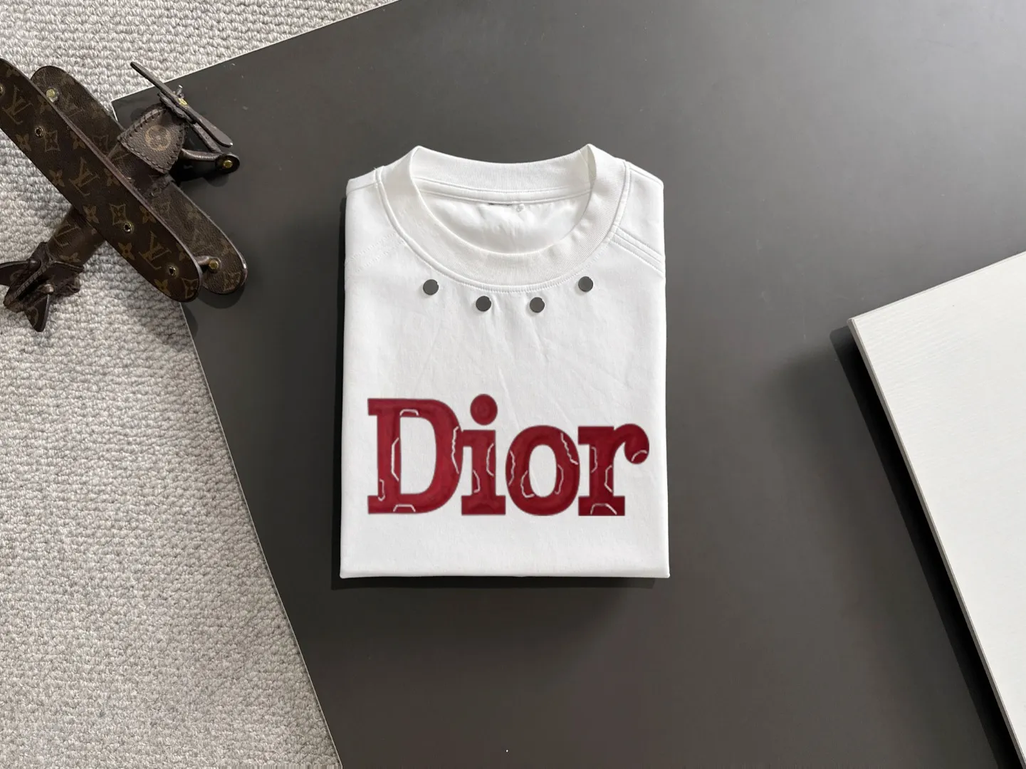 🅿️270 shipped next day Dior 2025 summer new style (top quality, differentiated currency) launches double yarn pure cotton fabric short sleeves, spring and summer catwalk style, personalized and exclusive style, same style for men and women, using imported custom-dyed fabrics, chain bottom back collar, fully shoulder-covering, no deformation or shrinkage when exposed to water, SIZE: M to 3XL
