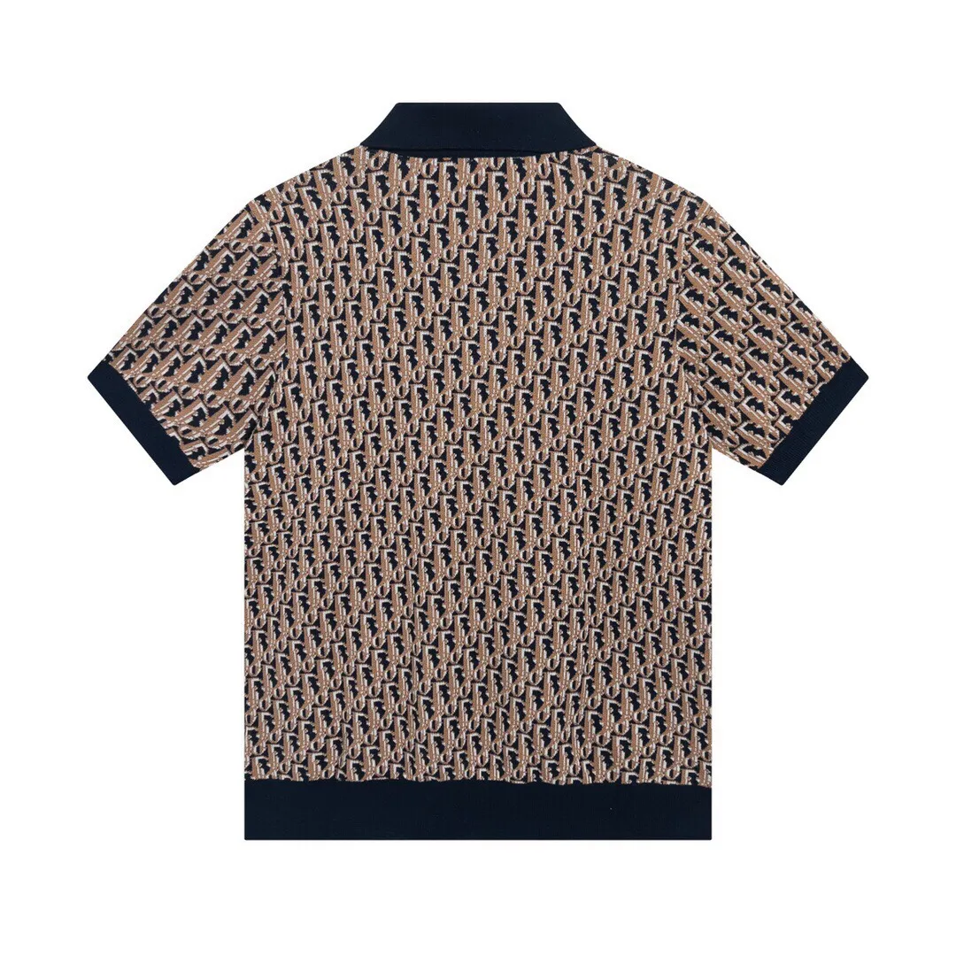 🅿️220 Available all year round. The correct version of Dior jacquard knitted Polo shirt. The fabric is made of Stol wool looms imported from Germany. The whole body is made of iconic Oblique printing. Straight cut. Customized flat machine collar with the same blue background color as the fabric. Open mold and custom engraved logo mother-of-pearl buttons. Exclusive version for the whole network. Customized official website consistent washed wheat. Full set of packaging accessories. Size XS-L