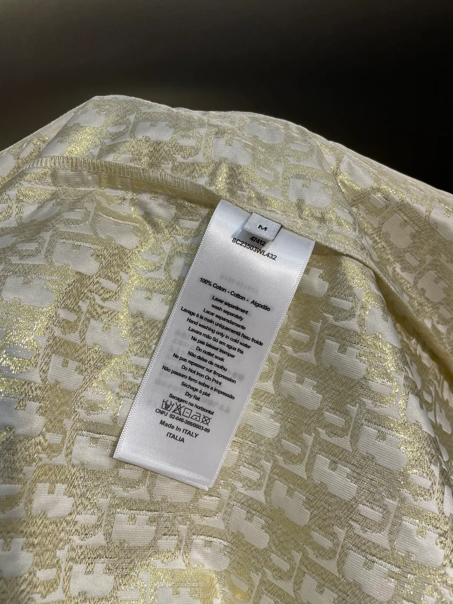 🅿️520 Dio* 25Ss early spring new style presbyopic jacket丨⚠Original development! High quality production! This hooded jacket is decorated with golden Oblique jacquard, recalling the classic pattern launched by D*or in 1967〰YB customized golden taffeta technical jacquard fabric🔜, and the right pocket is decorated with bee embroidery✔more refined✨Super super heavy work‼ The most important thing is that to make a floral design, the workmanship cost is double that of an ordinary jacket💪 The texture is really unbeatable🤟 In stock SML