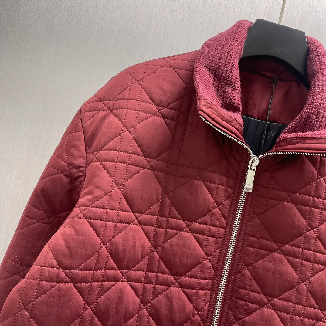 🅿️760 🧧CD Cannage Burgundy Jacket SIZE: S-XL This cannage jacket reinterprets Dior’s classic pattern. Crafted from burgundy technical fabric, it features an all-over quilted cannage pattern, a ribbed collar and cuffs, and untucked stash pockets. Wear it with jeans or tailored trousers.