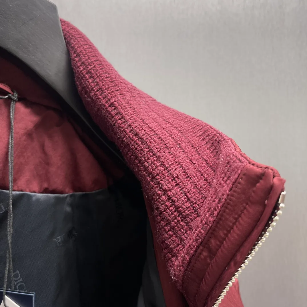 🅿️760 🧧CD Cannage Burgundy Jacket SIZE: S-XL This cannage jacket reinterprets Dior’s classic pattern. Crafted from burgundy technical fabric, it features an all-over quilted cannage pattern, a ribbed collar and cuffs, and untucked stash pockets. Wear it with jeans or tailored trousers.