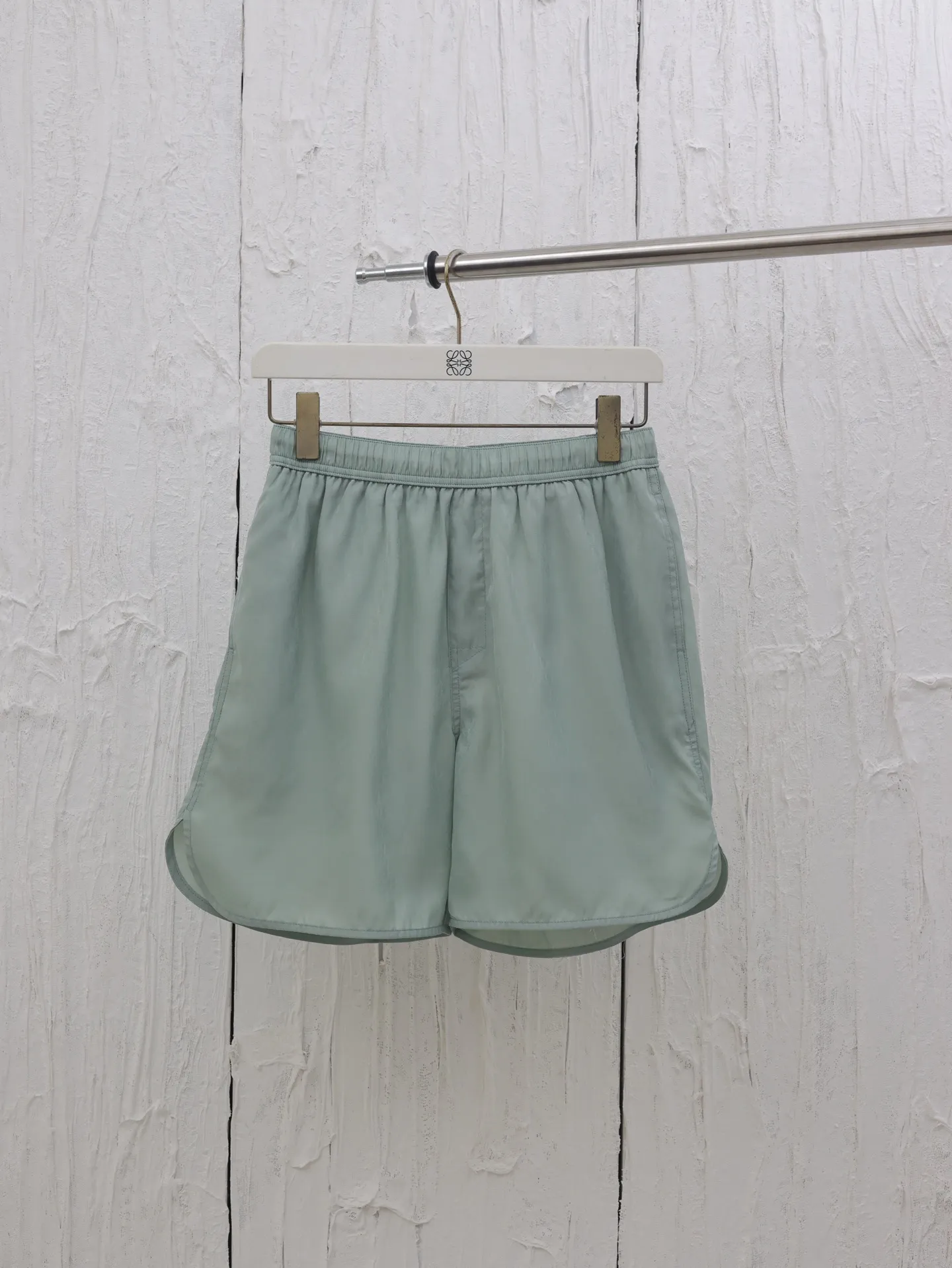 🅿️370 Dio*/Dior mulberry silk and cotton blended jacquard fabric Obliaue jacquard suit shorts This is from the 2024 beachwear limited series, highlighting the classic Oblique print. Carefully crafted from mulberry silk and cotton blended jacquard fabrics, it features a rounded hem design for a casual style. Wear with the matching pieces for a sophisticated summer look.  Size：S/M/L/XL