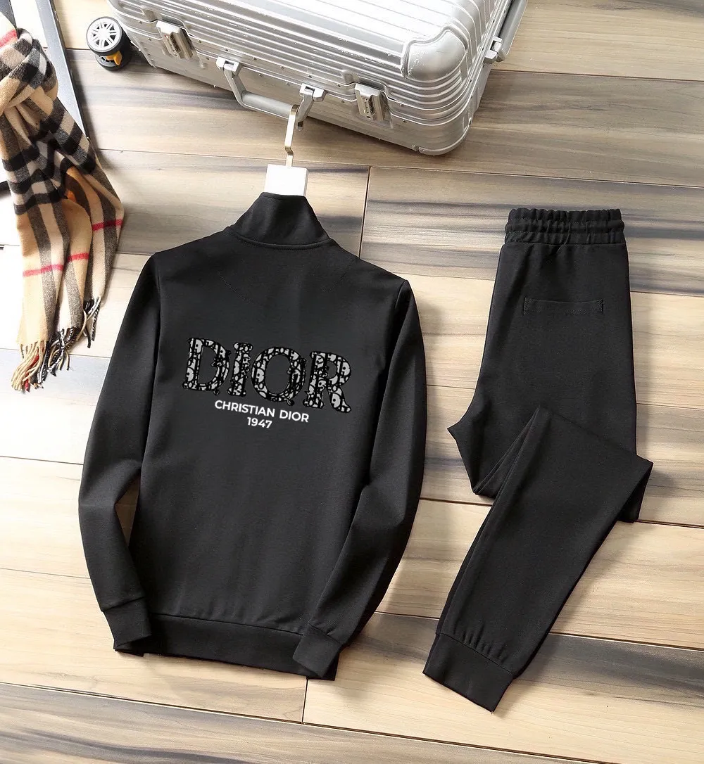 🅿️420 [DIOR Dior] (Fat Man Gospel) hot-selling suit is coming. Focus on the original version of the official website. 2025 new hot-selling cardigan sweater suit. The original order is the best product. 🇭🇰The meticulous work of top designers is dedicated to a fitting and perfect upper body effect. All-natural high-quality Roman cotton 100%, close-fitting comfort, noble and elegant! Original hardware embodies elegance and nobility! Counter size: M-5XL (maximum wear up to 220 pounds)