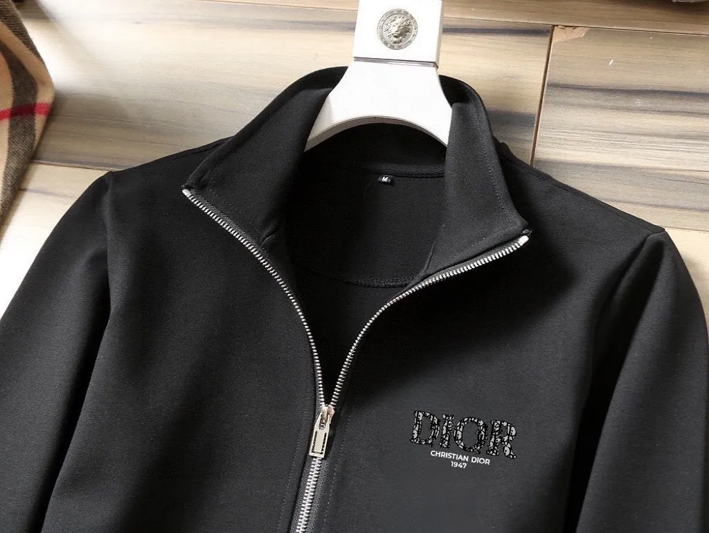 🅿️420 [DIOR Dior] (Fat Man Gospel) hot-selling suit is coming. Focus on the original version of the official website. 2025 new hot-selling cardigan sweater suit. The original order is the best product. 🇭🇰The meticulous work of top designers is dedicated to a fitting and perfect upper body effect. All-natural high-quality Roman cotton 100%, close-fitting comfort, noble and elegant! Original hardware embodies elegance and nobility! Counter size: M-5XL (maximum wear up to 220 pounds)