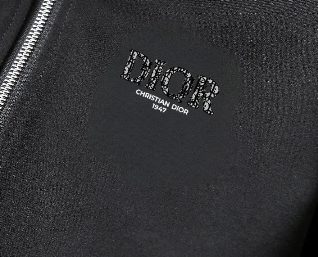 🅿️420 [DIOR Dior] (Fat Man Gospel) hot-selling suit is coming. Focus on the original version of the official website. 2025 new hot-selling cardigan sweater suit. The original order is the best product. 🇭🇰The meticulous work of top designers is dedicated to a fitting and perfect upper body effect. All-natural high-quality Roman cotton 100%, close-fitting comfort, noble and elegant! Original hardware embodies elegance and nobility! Counter size: M-5XL (maximum wear up to 220 pounds)