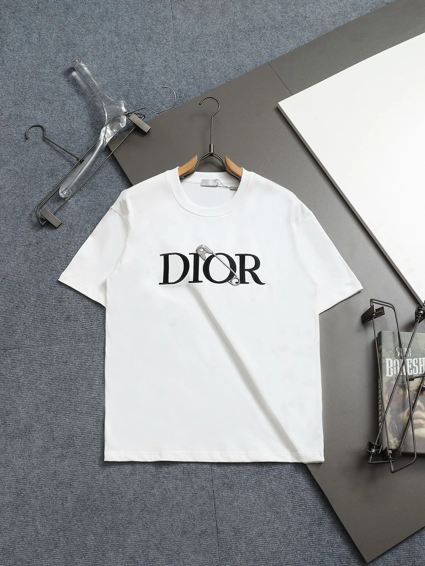 🅿️170 DIOR Dior 2025 SS spring and summer new short-sleeved T-shirt with letter embroidery design, made of 240g double-ply double yarn cotton fabric. The fabric has been washed and treated to make it more comfortable to the touch. Complete with three labels. Color: White Black Size: XS-L