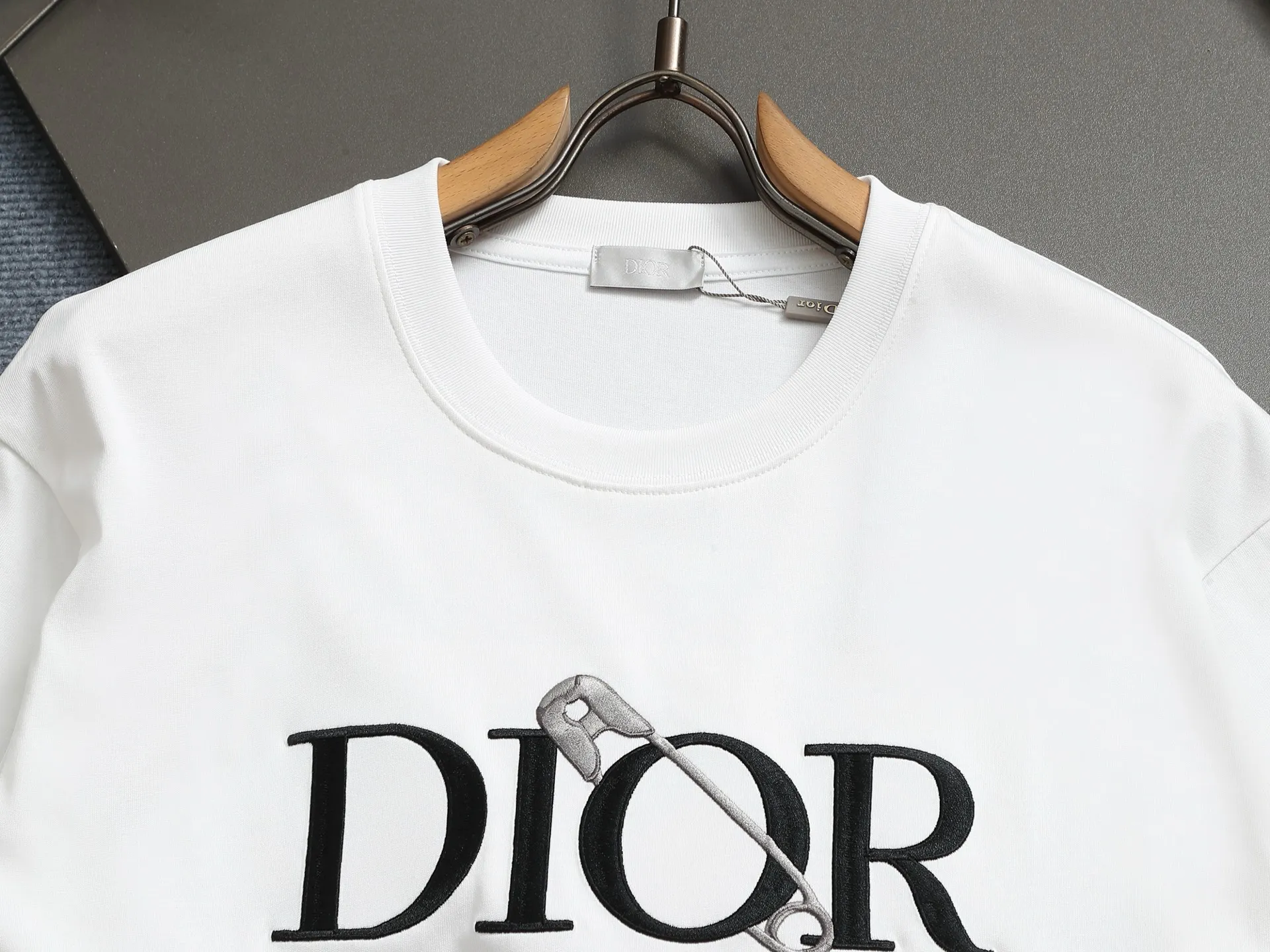 🅿️170 DIOR Dior 2025 SS spring and summer new short-sleeved T-shirt with letter embroidery design, made of 240g double-ply double yarn cotton fabric. The fabric has been washed and treated to make it more comfortable to the touch. Complete with three labels. Color: White Black Size: XS-L