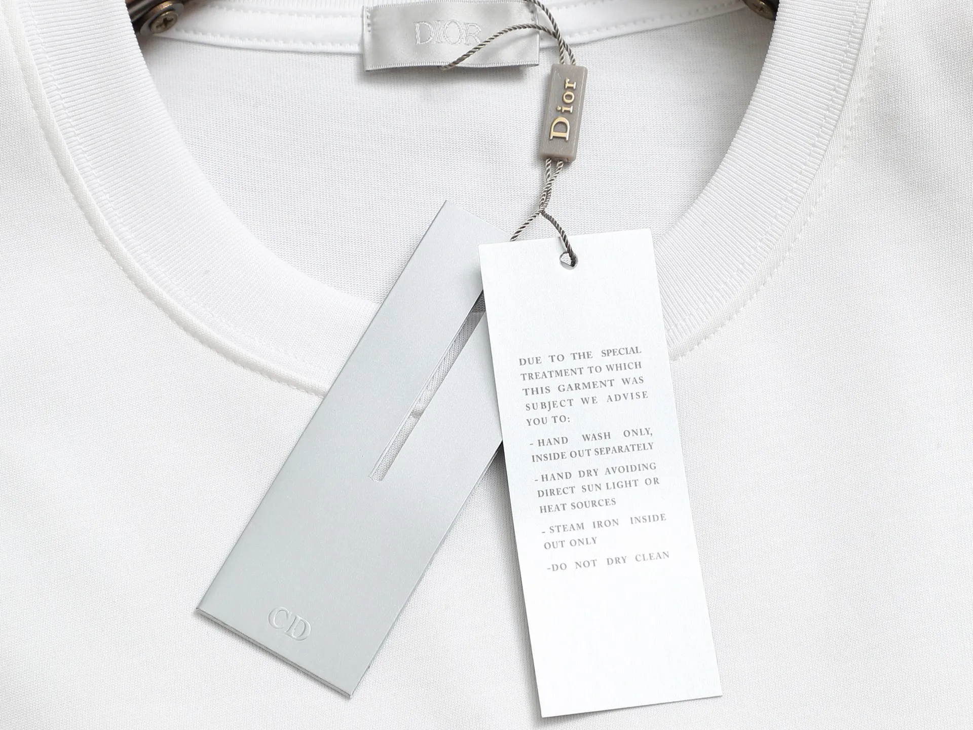 🅿️170 DIOR Dior 2025 SS spring and summer new short-sleeved T-shirt with letter embroidery design, made of 240g double-ply double yarn cotton fabric. The fabric has been washed and treated to make it more comfortable to the touch. Complete with three labels. Color: White Black Size: XS-L