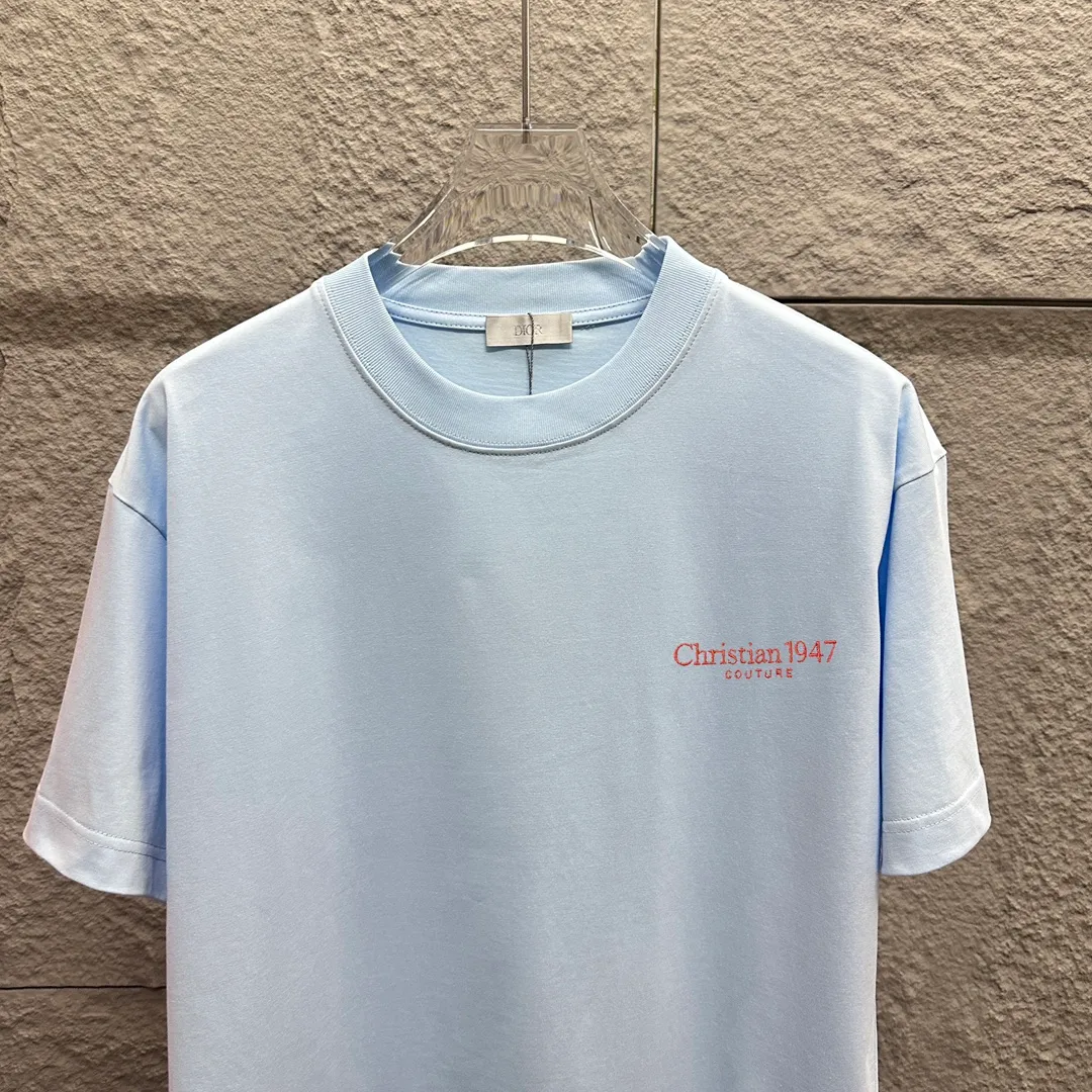 🅿️180 Dio*Dior* 2025 spring and summer style Classic letters 1947 embroidered personalized logo Customized double yarn plain cotton fabric Short-sleeved T-shirt Uniform for men and women Color: Angora red black white light blue Size: S (90-130 catties) M (120-150 catties) L (140-165 catties) XL (160-180 pounds) XXL (180-210 pounds)