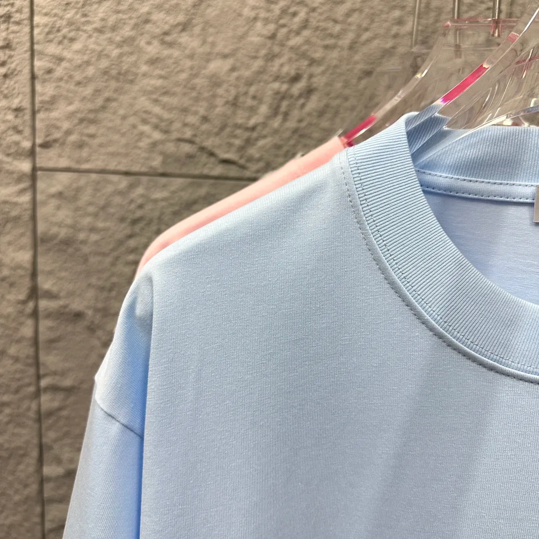 🅿️180 Dio*Dior* 2025 spring and summer style Classic letters 1947 embroidered personalized logo Customized double yarn plain cotton fabric Short-sleeved T-shirt Uniform for men and women Color: Angora red black white light blue Size: S (90-130 catties) M (120-150 catties) L (140-165 catties) XL (160-180 pounds) XXL (180-210 pounds)