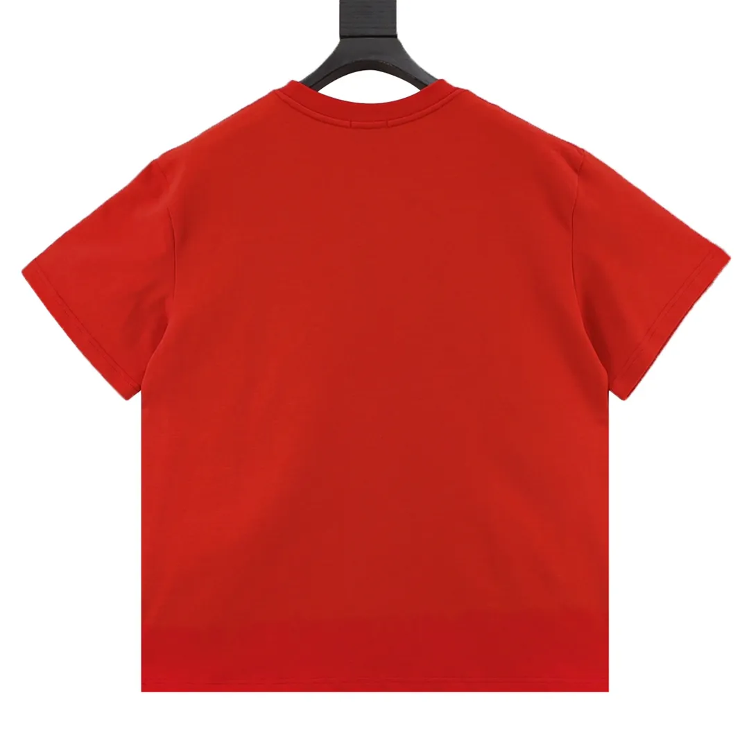 🅿️240 DIIR T-shirt from DO AND KAWS limited collection. The Year of the Snake graphic design reinterprets the classic logo. Contrasting logo patch at chest. The imported machine-made tatami embroidery technology makes the letter logo appear delicate and exquisite, enhancing the decorative effect. Use an embroidery machine to embroider the designed letter logo onto the patch. Size：XS-L