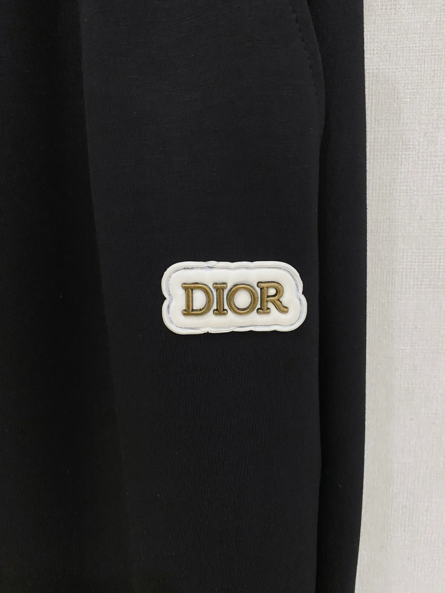 🅿️720 Dior hot-selling suit is coming. Focus on the original version of the official website. 2025 new hot-selling cardigan suit. The original order is the best. 🇭🇰The meticulous work of top designers. It has a fitting and perfect upper body effect. All-natural high-quality Tencel Roman cotton 100%, close-fitting comfort, noble and elegant! Original hardware embodies elegance and nobility! Counter size: M-3XL (maximum wear up to 190 pounds)