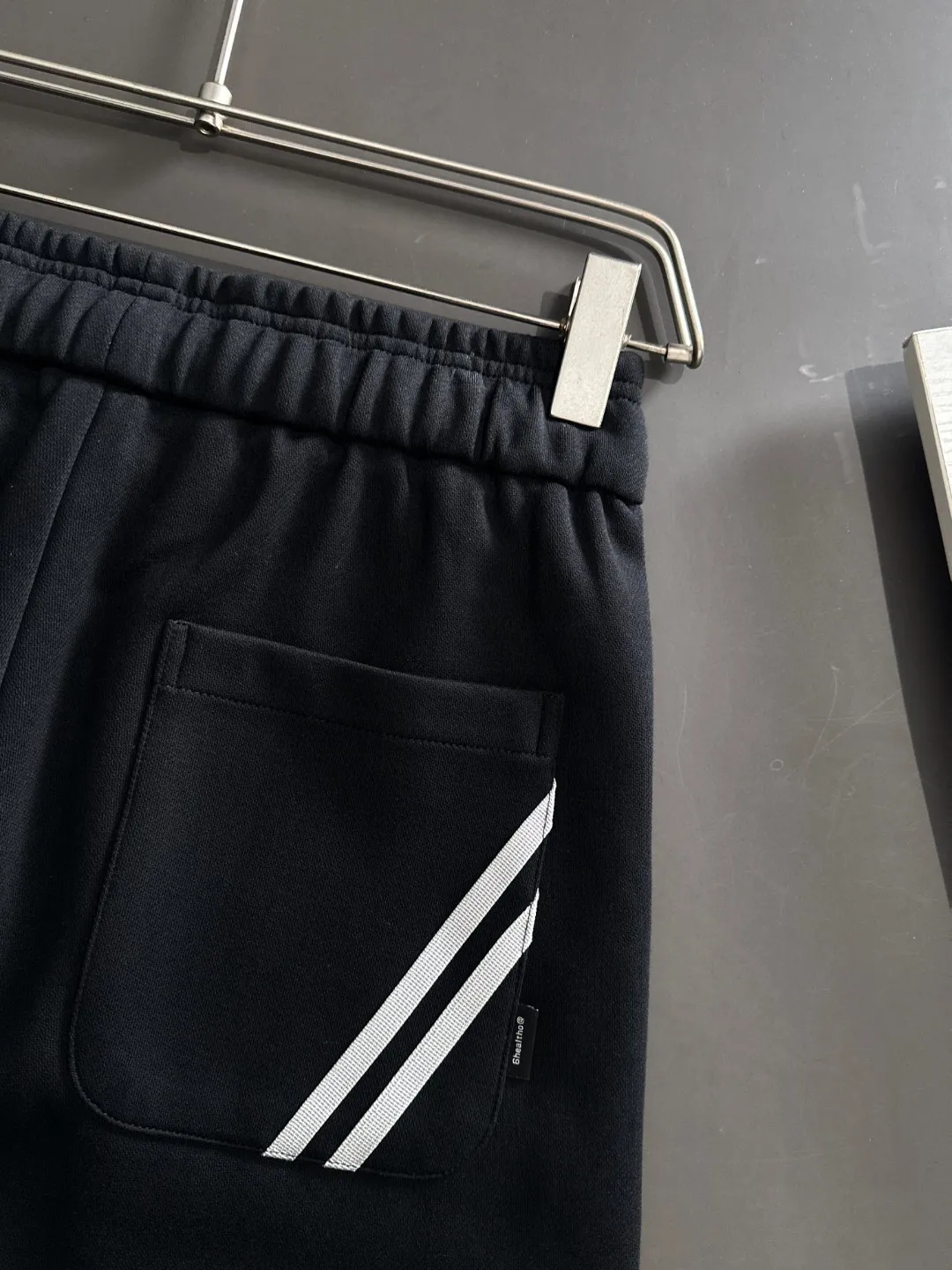 🅿️380 next day shipping Dior 2025 early spring new elastic band casual pants, thickened with velvet to keep warm. The custom-made fabrics at the counter are highly breathable and comfortable, with impeccable details and brand element design concepts, reflecting high quality. It feels delicate and soft! It presents a casual cut and the upper body shape is great! Size: M-4XL