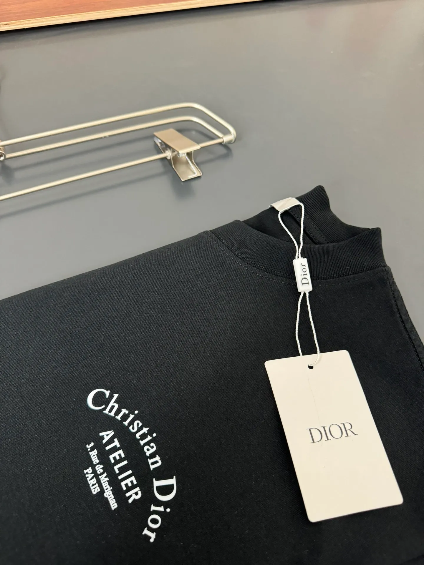 🅿️200 DIOR*Dior*320g heavyweight pure cotton t-shirt, thick, breathable and loose fit. Printed logo design. Spring and summer new round neck fashionable short-sleeved t-shirt. Comfortable against the skin, durable and easy to wear. Meticulous original craftsmanship. A must-have for casual and versatile colors. Color: black white. Size: S M L XL XXL
