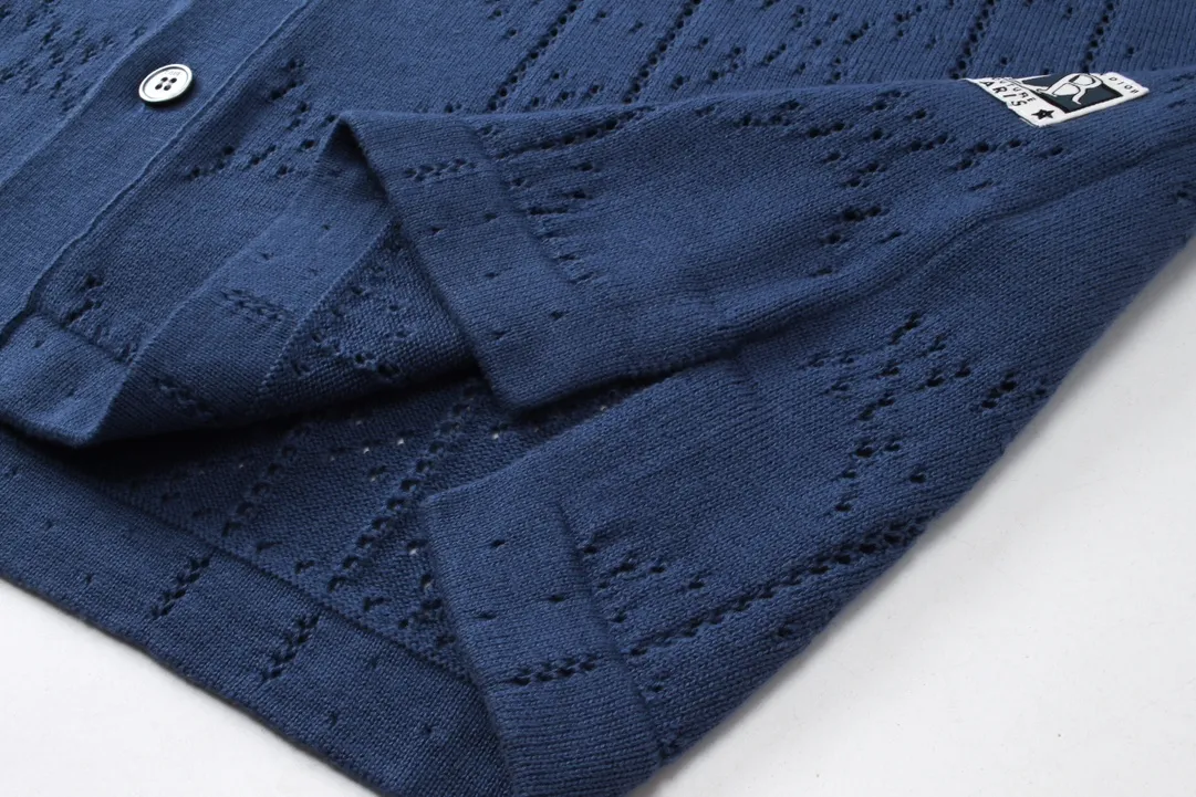 🅿️260 Dior CD2024SS diamond-shaped hollow knitted lapel POLO. European and American style early spring new small label cannage pattern hollow knitted short-sleeved polo cardigan casual fashion shirt The fabric is made of 150D/48F polyester special-shaped light long fiber yarn + 40 double-ply ring-spun pure cotton yarn. The Y version is purchased, disassembled and cut off the hem fabric, and sent to a professional inspection and testing agency to analyze the yarn count data. A 24-needle cylindrical jacquard loom imported from Italy is used to weave the gray fabric. The gray fabric is washed and shaped in the cylinder to produce the finished fabric. It uses an infrared cutting machine for typesetting, and the positioning flower letter logo is cut by hand, and it is matched with 26s cotton yarn-dyed ribbing. Blue/apricot, same style for men and women! Size: XS-L.