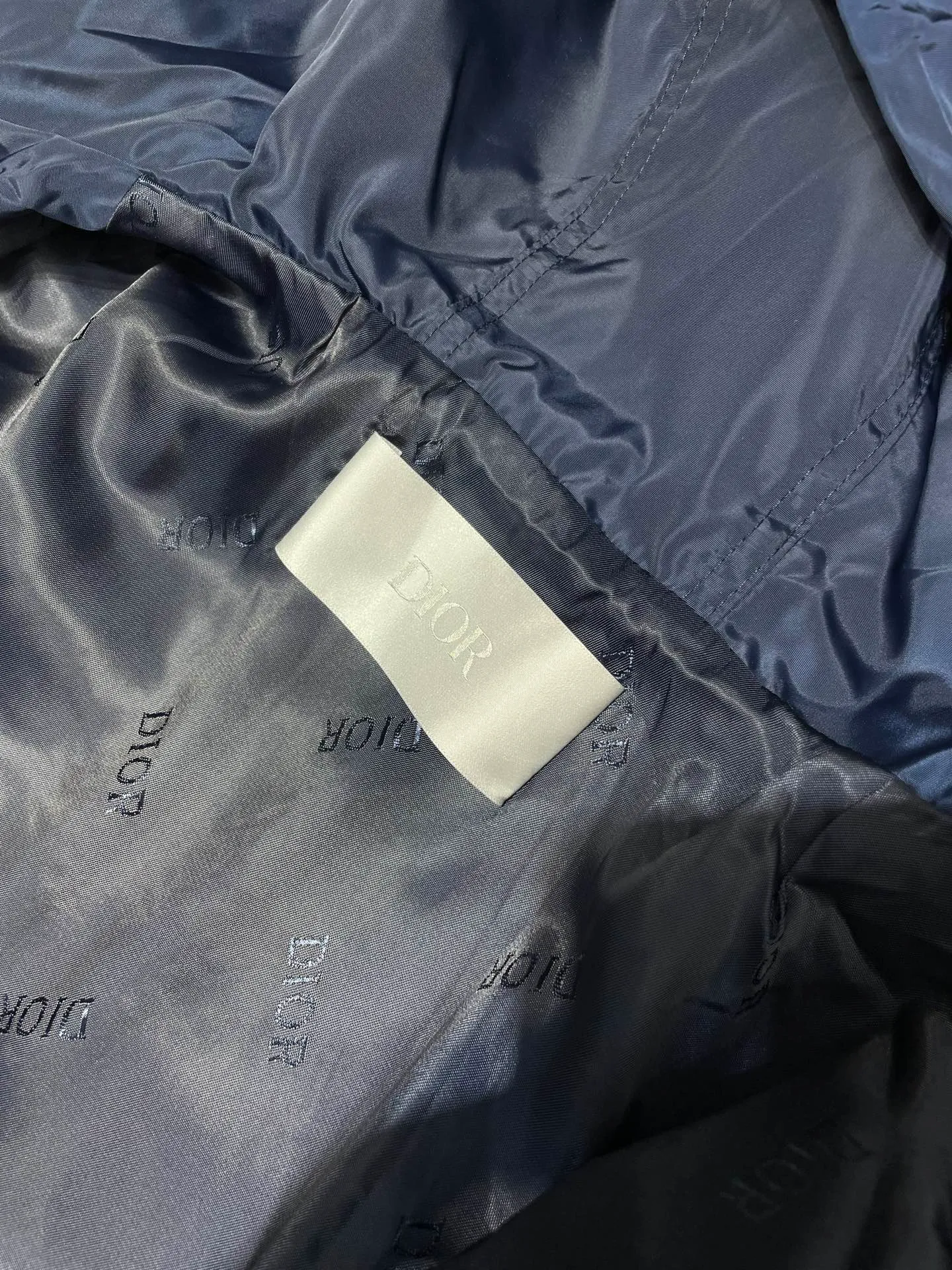 🅿️580 Dior🌟[Top original order] 2024 autumn and winter imported nylon letter embroidered hooded windproof jacket! Customized and imported nylon fabric, windproof and waterproof, embroidered design with "D" artistic font on the front panel, overall Dior word embroidery on the back panel, customized zipper, and even the lining is the original factory woven lining with Dior wording! Available in navy blue and army green colors! If you want good goods, hurry up. Size: m-xxxl