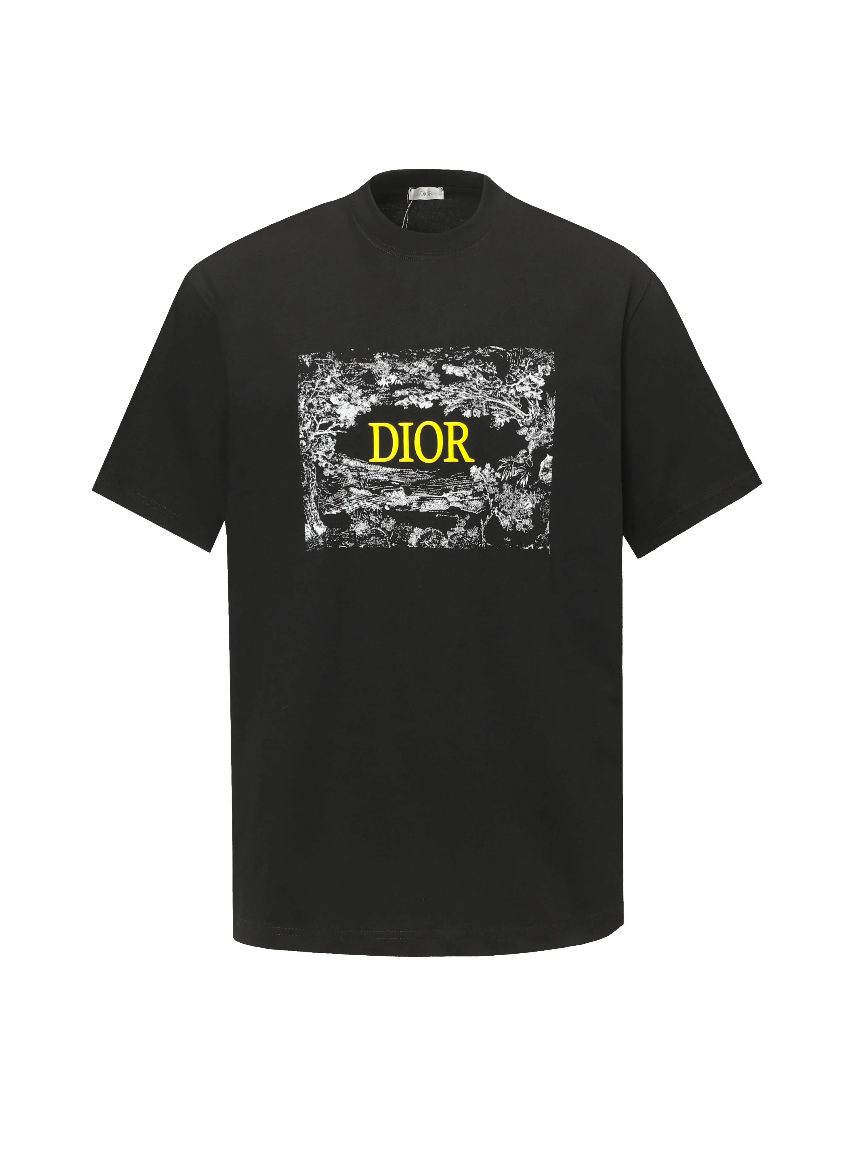 🅿️170 DIOR/Dior 25SS new hot-selling joint model T-shirt short sleeves with floral letter logo pattern on the chest. The first thing that catches the eye is the loose and comfortable black and white solid color versions~~ The ribbed round neck has become the best modification of its version, and the D family is used as the upper body The LOGO is listed on the chest, which highlights the texture even more! The most traditional modification method and the simplest color scale contrast form the strongest and direct contrast, and this is often the most concise and clear minimalist modification method~~A kind of nostalgic classic atmosphere is also there This work spreads inadvertently!! It is made of 280 grams of cotton material, which is unparalleled in terms of upper body comfort. It can be said to be a must-have companion in summer. Its excellent breathability and comfortable wearing feeling are unparalleled ~ Recommended!! Color: black, white SIXE: XS-L
