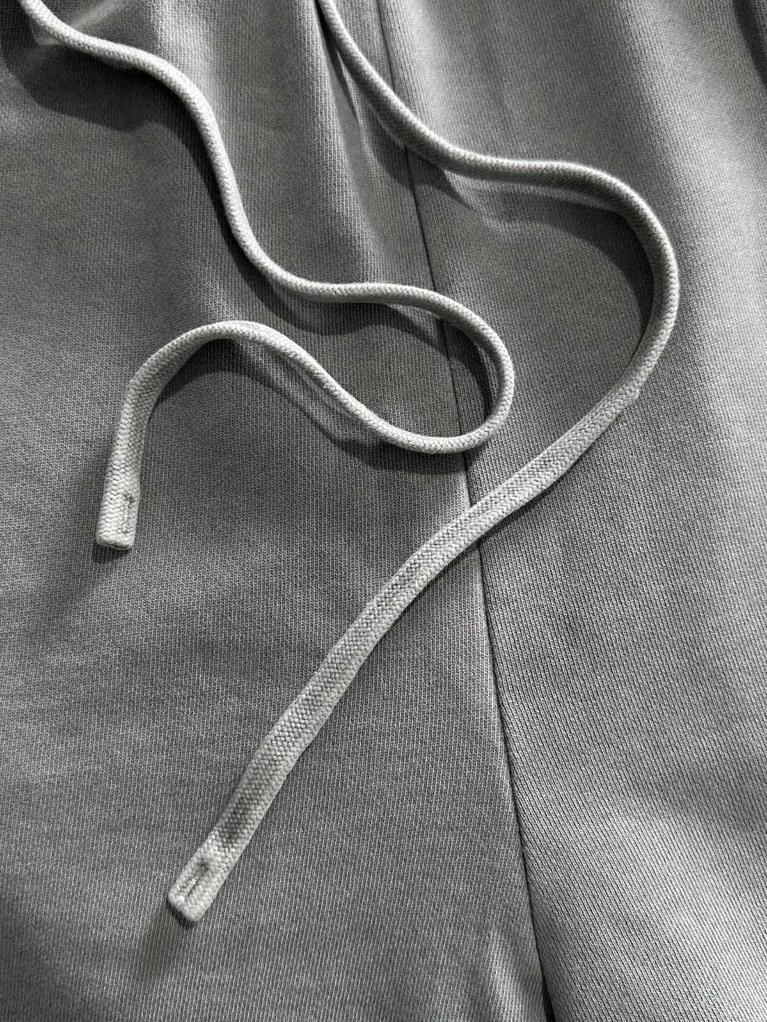 🅿️330 shipped next day, high-end goods DIOR/Dior 2025 spring and summer new elastic band casual solid color loose shorts, two needle stitches at the hem, fine and firm stitching, custom-made fabrics at the counter, high breathability and comfort, impeccable details, brand element design concept, reflecting high quality. It feels delicate and soft! It presents a casual cut and the upper body shape is great! Size: S-XXL