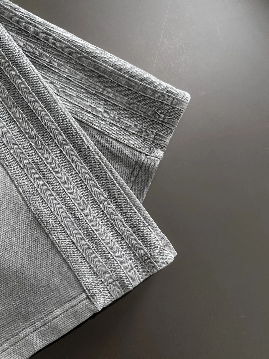 🅿️330 shipped next day, high-end goods DIOR/Dior 2025 spring and summer new elastic band casual solid color loose shorts, two needle stitches at the hem, fine and firm stitching, custom-made fabrics at the counter, high breathability and comfort, impeccable details, brand element design concept, reflecting high quality. It feels delicate and soft! It presents a casual cut and the upper body shape is great! Size: S-XXL