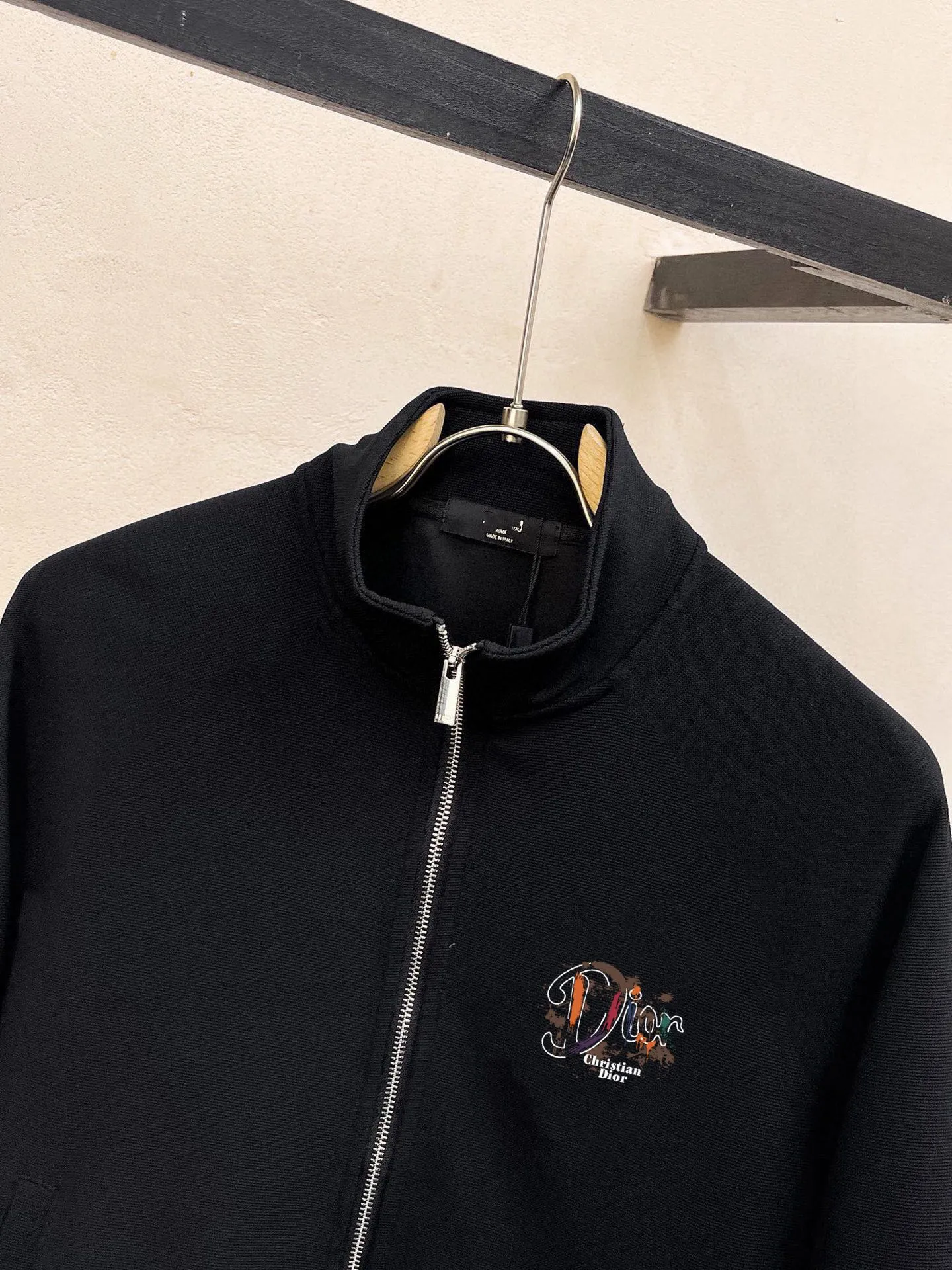 🅿️420 direct batch [DIOr] (Fat Man Gospel) popular suit is coming. Focus on the original version of the official website. 2025 new popular cardigan sweater suit. The original order is the best. 🇭🇰The meticulous work of top designers. Just for a fitting and perfect upper body effect. 100% natural high-quality Roman cotton, close-fitting comfort, noble and elegant! Original hardware embodies elegance and nobility! Counter size: M-5XL (maximum wear up to 220 pounds)