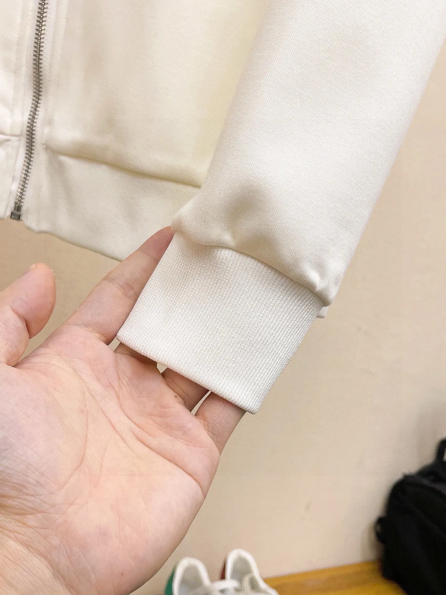 🅿️420 direct batch [DIOr] (Fat Man Gospel) popular suit is coming. Focus on the original version of the official website. 2025 new popular cardigan sweater suit. The original order is the best. 🇭🇰The meticulous work of top designers. Just for a fitting and perfect upper body effect. 100% natural high-quality Roman cotton, close-fitting comfort, noble and elegant! Original hardware embodies elegance and nobility! Counter size: M-5XL (maximum wear up to 220 pounds)