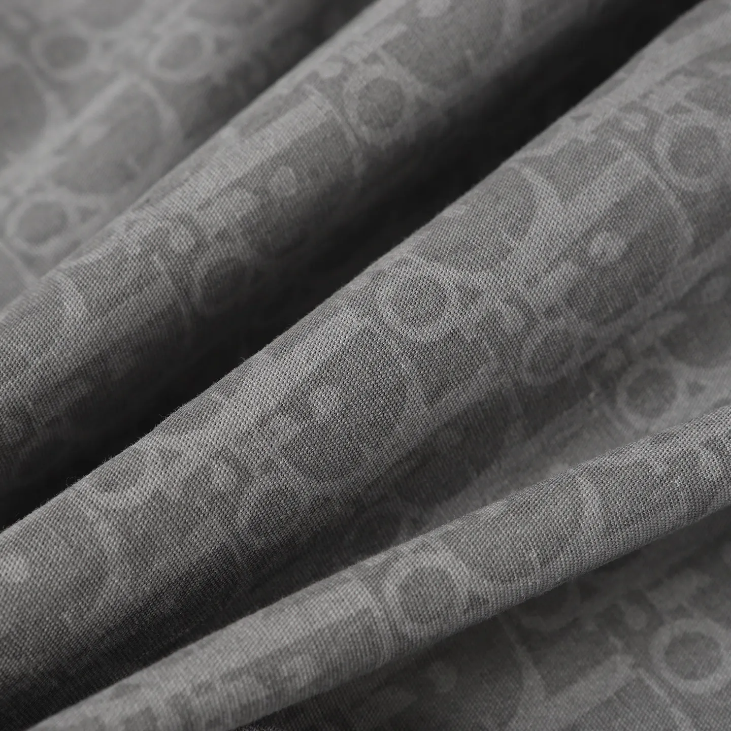 🅿️680 DIOR/Dior dark pattern all-over hooded zipper jacket. This hooded zipper is decorated with Oblique printing, a new interpretation of Dior's classic pattern. Crafted from gray cotton denim, the zip is decorated with the Dior signature. The unique minimalist design can be worn with accessories or for a more classic look.  Size：S/M/L/XL
