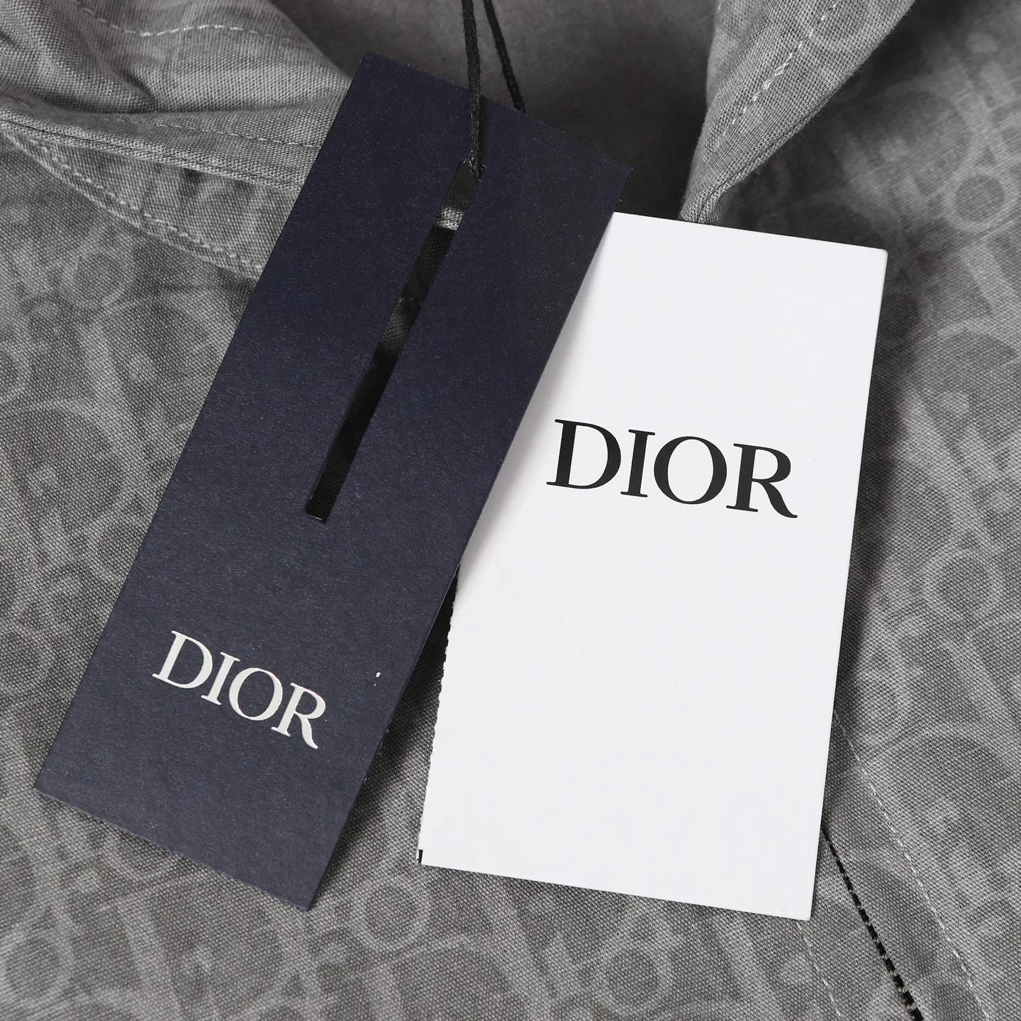 🅿️680 DIOR/Dior dark pattern all-over hooded zipper jacket. This hooded zipper is decorated with Oblique printing, a new interpretation of Dior's classic pattern. Crafted from gray cotton denim, the zip is decorated with the Dior signature. The unique minimalist design can be worn with accessories or for a more classic look.  Size：S/M/L/XL