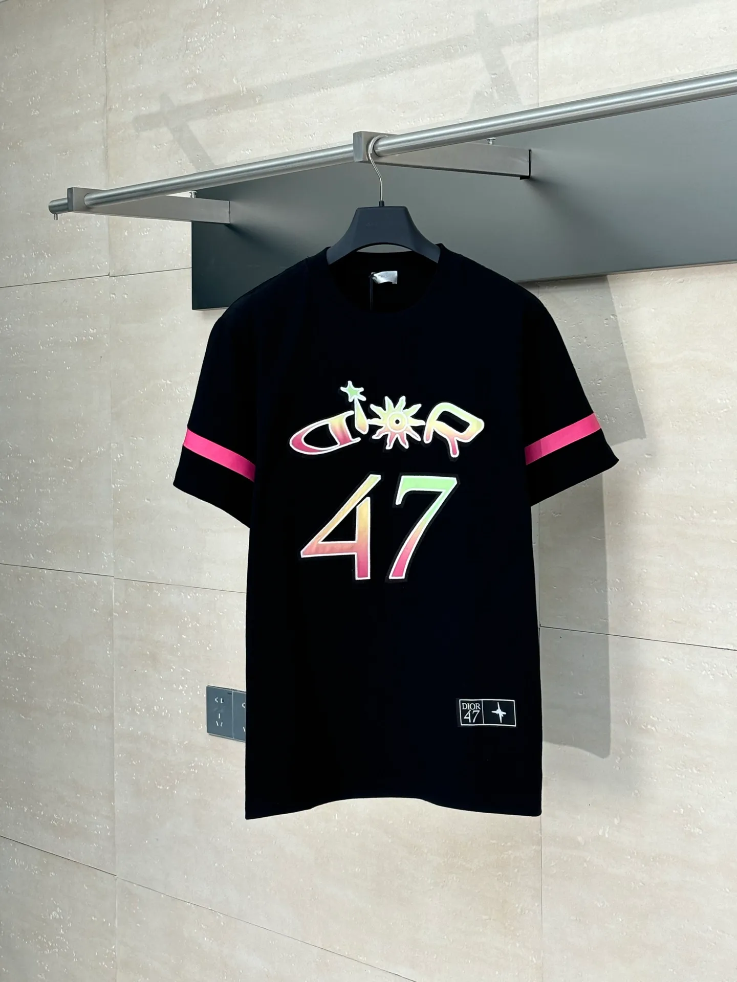 🅿️290 Dio*/Dior 25SS new gradient color embroidered Hamilton joint short-sleeved T-shirt is carefully made of white cotton slub jersey fabric. It is decorated with a multi-color joint series logo on the chest, reinterpreting the logo in a graphic style, and the number 47 is a tribute to the historic year. Featuring a sporty silhouette, it can be worn with or oversized.  Size：S/M/L/XL