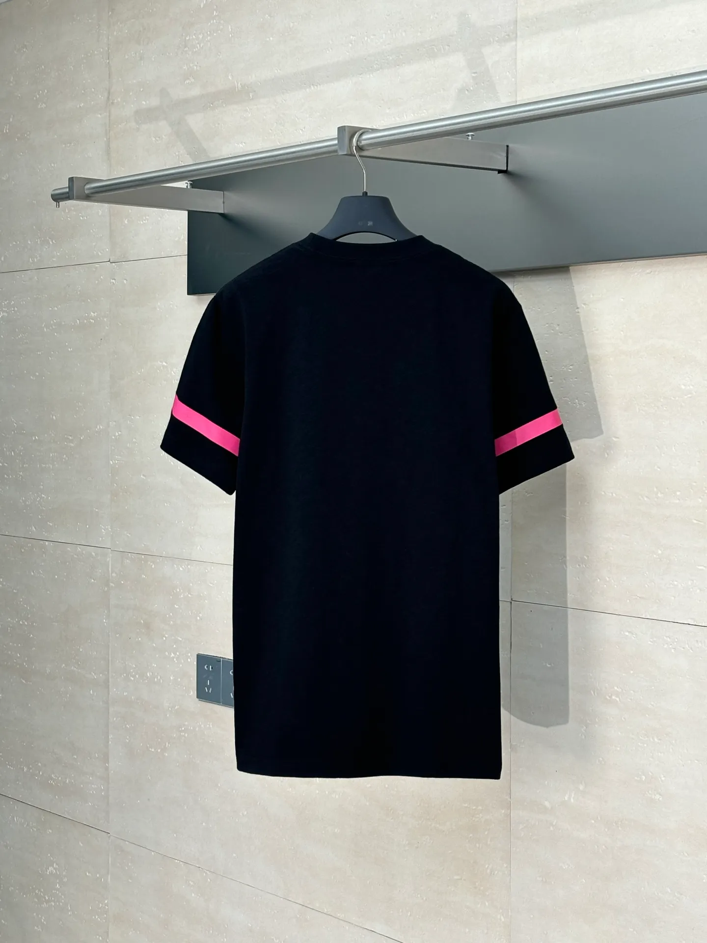 🅿️290 Dio*/Dior 25SS new gradient color embroidered Hamilton joint short-sleeved T-shirt is carefully made of white cotton slub jersey fabric. It is decorated with a multi-color joint series logo on the chest, reinterpreting the logo in a graphic style, and the number 47 is a tribute to the historic year. Featuring a sporty silhouette, it can be worn with or oversized.  Size：S/M/L/XL