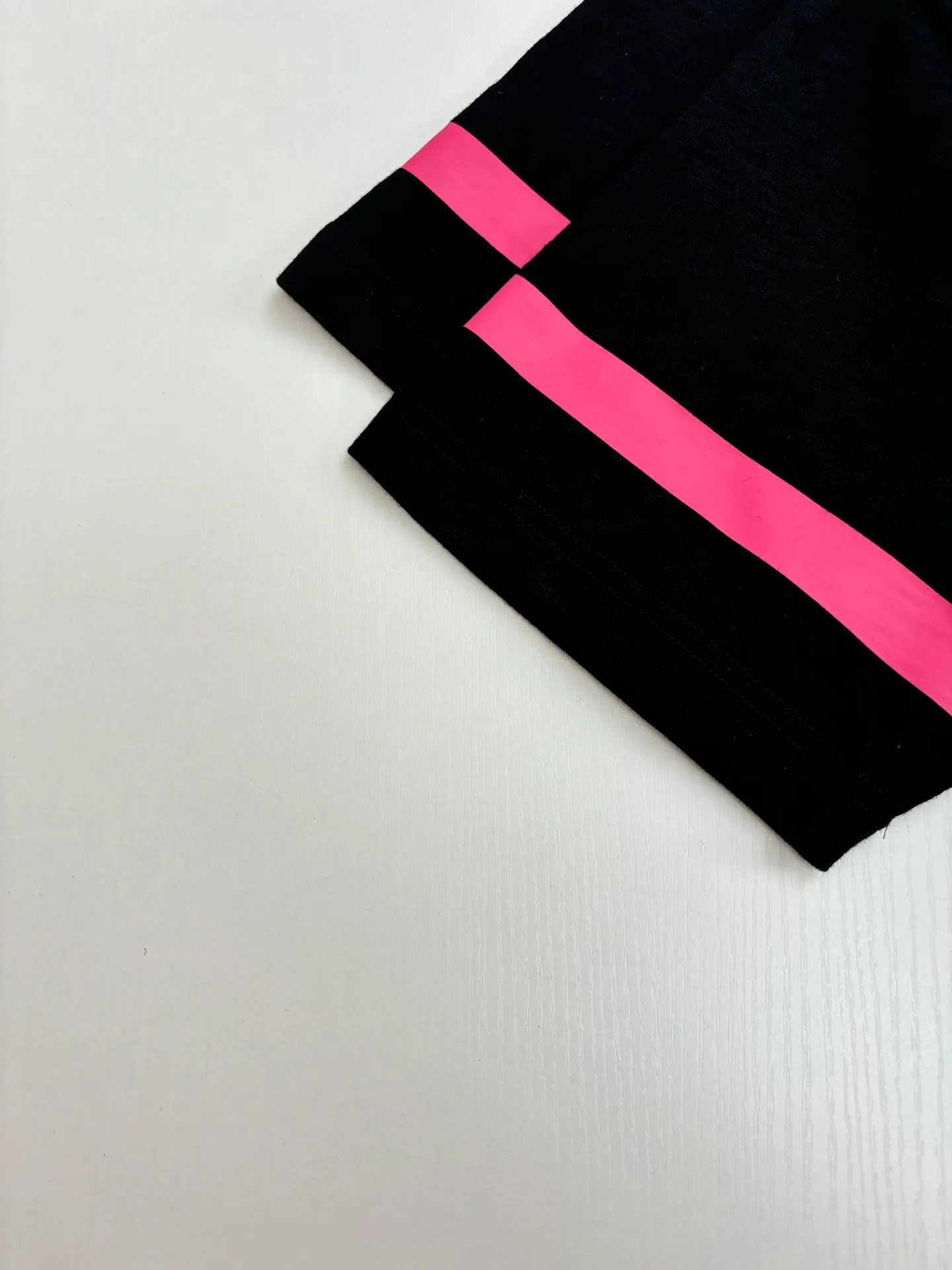🅿️290 Dio*/Dior 25SS new gradient color embroidered Hamilton joint short-sleeved T-shirt is carefully made of white cotton slub jersey fabric. It is decorated with a multi-color joint series logo on the chest, reinterpreting the logo in a graphic style, and the number 47 is a tribute to the historic year. Featuring a sporty silhouette, it can be worn with or oversized.  Size：S/M/L/XL