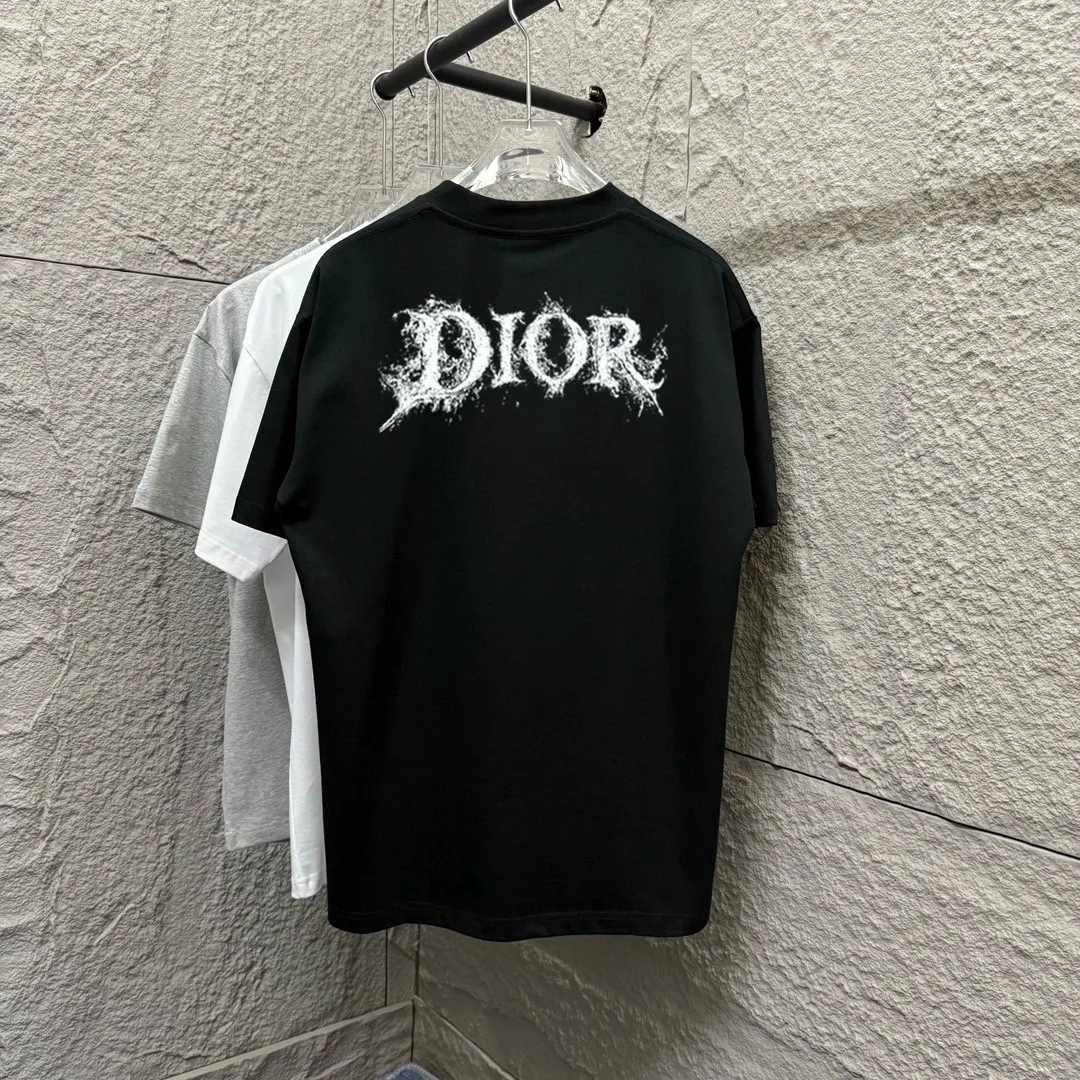 🅿️180 Dio* Dior 2025 spring and summer new style Classic splash lettering front and back printing Simple and elegant Customized double yarn plain cotton fabric Short-sleeved T-shirt Uniform for men and women Color: Black White Angora Red Size: S (90-130 catties) M (120-150 catties) L (140-165 catties) XL (160-180 catties) XXL (180-210 pounds)