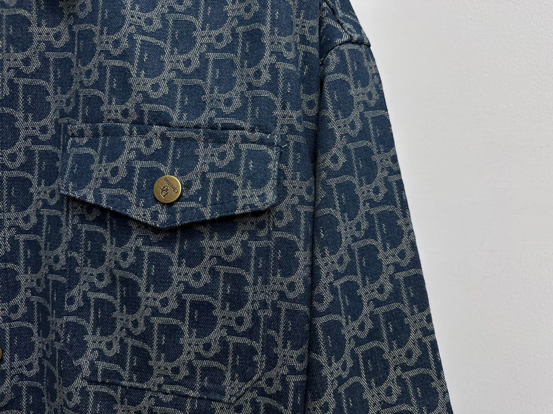 🅿️330 【DIOR】Dior 25ss jacquard jacket shirt This shirt collar jacket has concealed button closure. Made of heavy-duty washed pure cotton denim fabric, soft and wide, comfortable and close to the skin. Super stylish and versatile denim jacket. Same style for men and women. A must-have for fashionistas. Size: XS-L