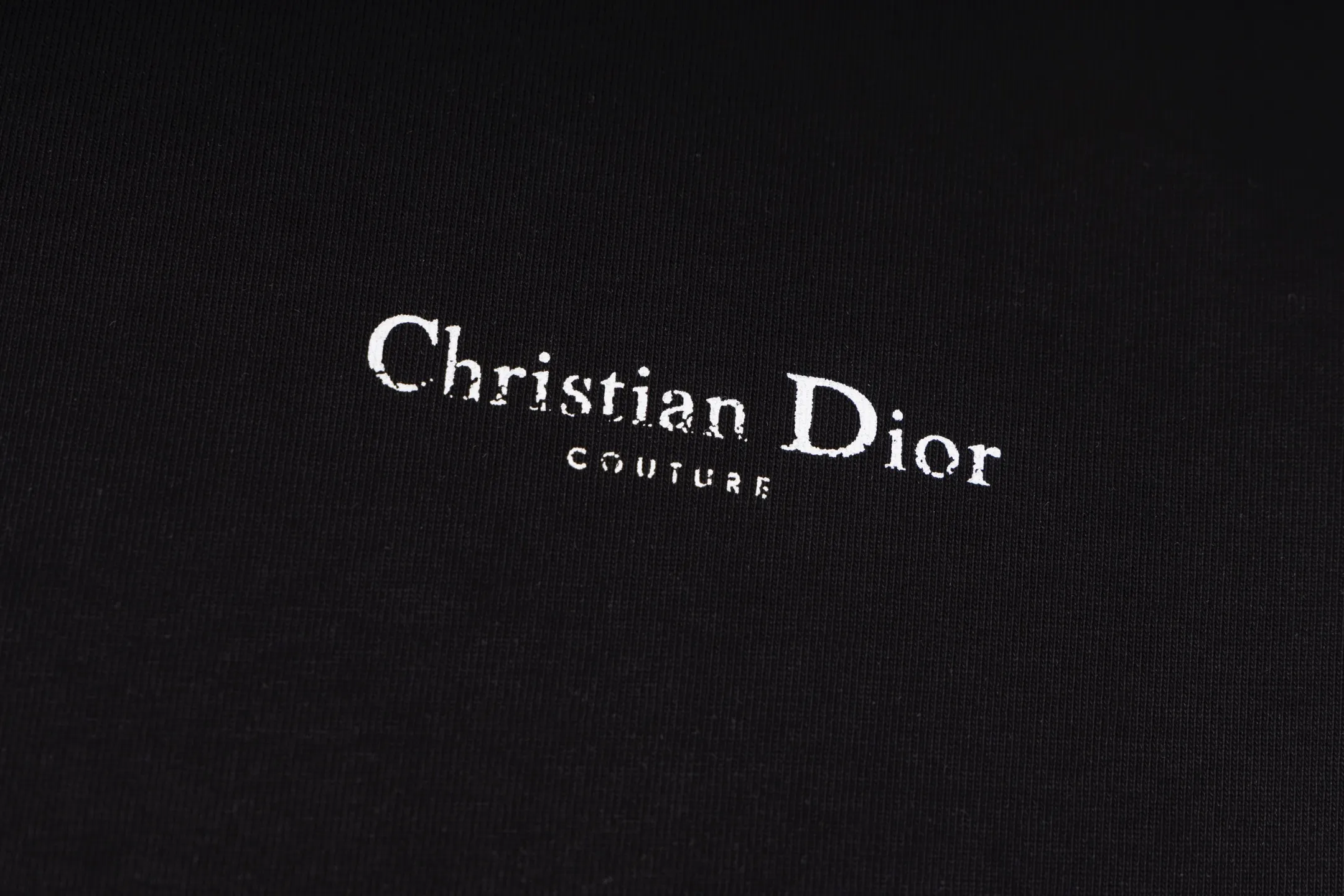 🅿️170 Style #Z10 Round neck short sleeves with dior lettering on the front and back. The same style as the LOUISVUITTON official website. Fabric: 32-count double yarn 280g pure cotton fabric. Weaving and dyeing threads of the same color in the same cylinder. Consistent colors. Process: imported machine white ink direct-jet printing. Supporting: complete three-label cardboard, oil paper and code sticker packaging. High-temperature pre-shrinking process before production, no shrinkage and deformation. Imported machine professional plate production os version Can wear up to 200 pounds. The size is measured manually. The error of 2-3cm is normal. Color: black white size: s m l xl