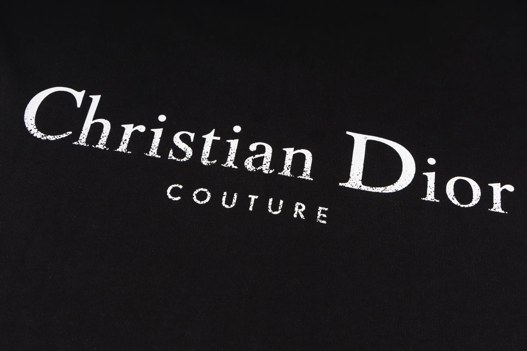 🅿️170 Style #Z10 Round neck short sleeves with dior lettering on the front and back. The same style as the LOUISVUITTON official website. Fabric: 32-count double yarn 280g pure cotton fabric. Weaving and dyeing threads of the same color in the same cylinder. Consistent colors. Process: imported machine white ink direct-jet printing. Supporting: complete three-label cardboard, oil paper and code sticker packaging. High-temperature pre-shrinking process before production, no shrinkage and deformation. Imported machine professional plate production os version Can wear up to 200 pounds. The size is measured manually. The error of 2-3cm is normal. Color: black white size: s m l xl