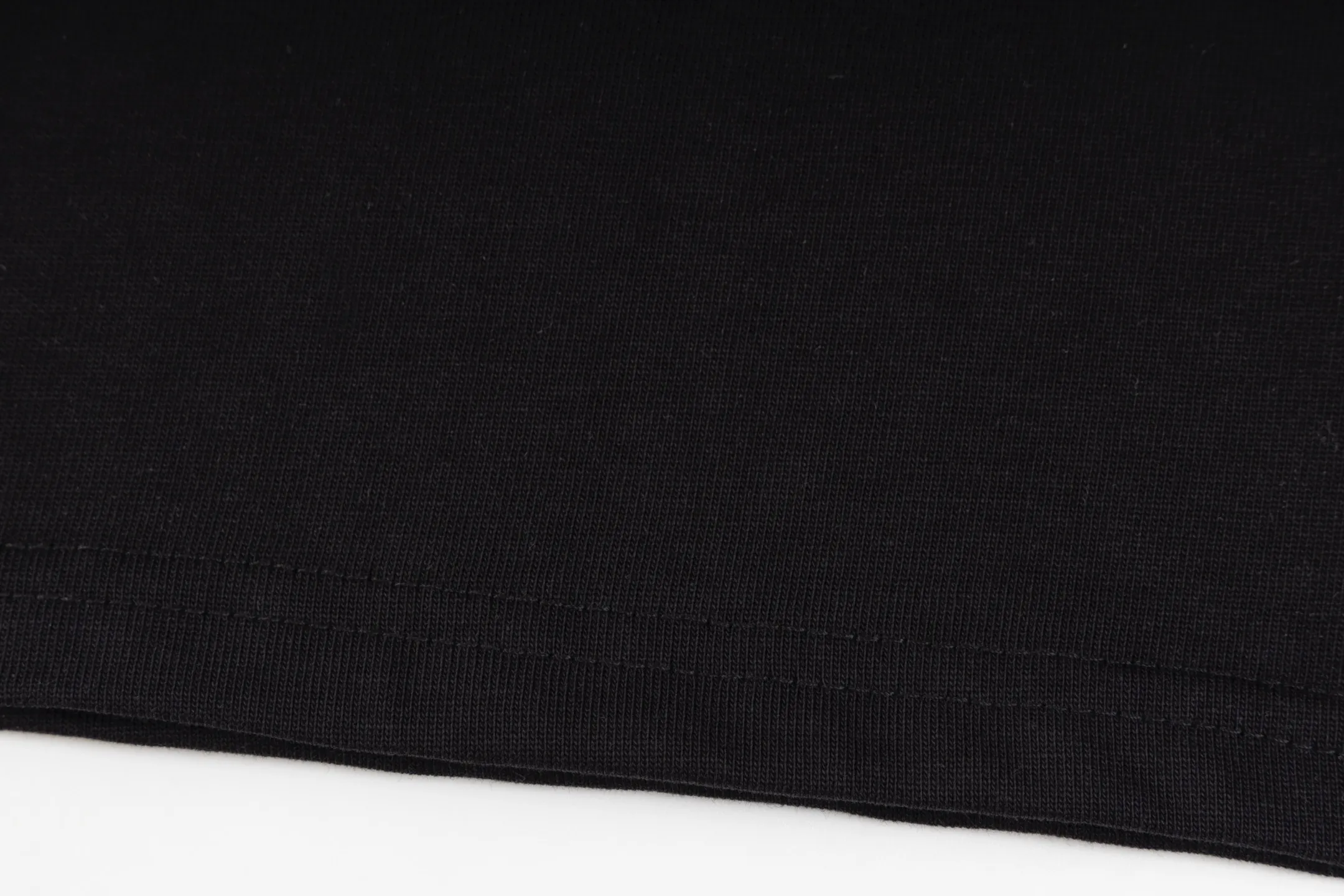 🅿️170 Style #Z10 Round neck short sleeves with dior lettering on the front and back. The same style as the LOUISVUITTON official website. Fabric: 32-count double yarn 280g pure cotton fabric. Weaving and dyeing threads of the same color in the same cylinder. Consistent colors. Process: imported machine white ink direct-jet printing. Supporting: complete three-label cardboard, oil paper and code sticker packaging. High-temperature pre-shrinking process before production, no shrinkage and deformation. Imported machine professional plate production os version Can wear up to 200 pounds. The size is measured manually. The error of 2-3cm is normal. Color: black white size: s m l xl
