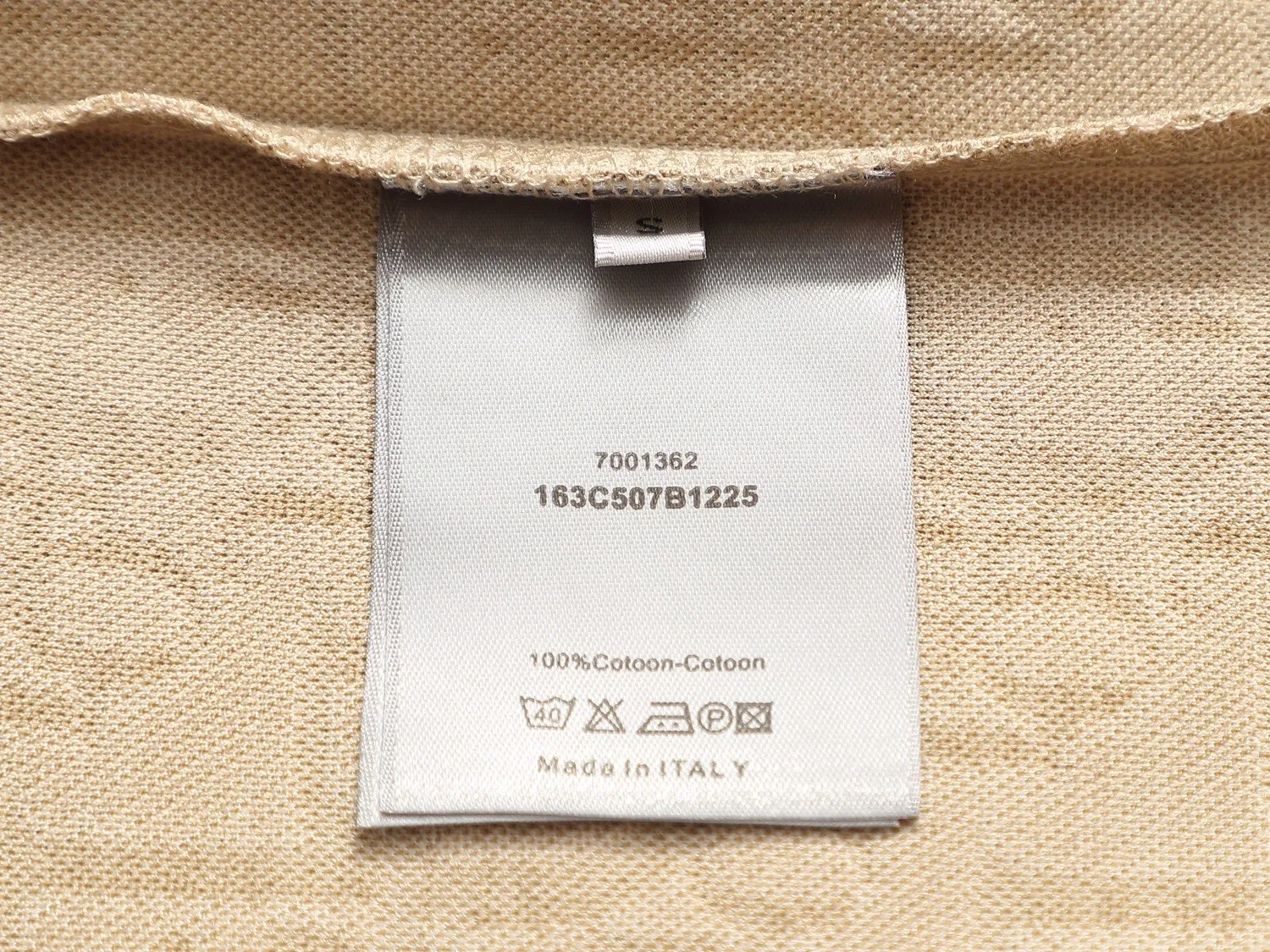 🅿️180 Doir Dior micro-wide version XS-L new exclusive limited edition 25 years of the latest and top-notch full printed logo dark pattern towel embroidered letter logo double sleeves back plaid patch exquisite heavy craftsmanship As the leader in the luxury world, 280g washed fabric T-shirts, D family is well-deserved. The first thing that catches the eye on the piece I am going to talk about today is the two loose and comfortable styles~~The ribbed round neck is the best modification of its version, while B family has the upper body LOGO listed on the front, and the unique pin design uses a color matching design to highlight the texture! Cow Black and white, the most traditional modification method and the simplest color scale contrast form the strongest and direct contrast, and this is often the most concise and clear minimalist modification method~~A nostalgic classic atmosphere also spreads in this work inadvertently! ! Coupled with the blessing of pure cotton material, both the upper body comfort and the existence are unparalleled. It can be said to be a must-have companion in summer. The excellent breathability and comfortable wearing feeling are unparalleled~ Recommended! ! Size: XS S M L Color: Black Apricot Size chart: