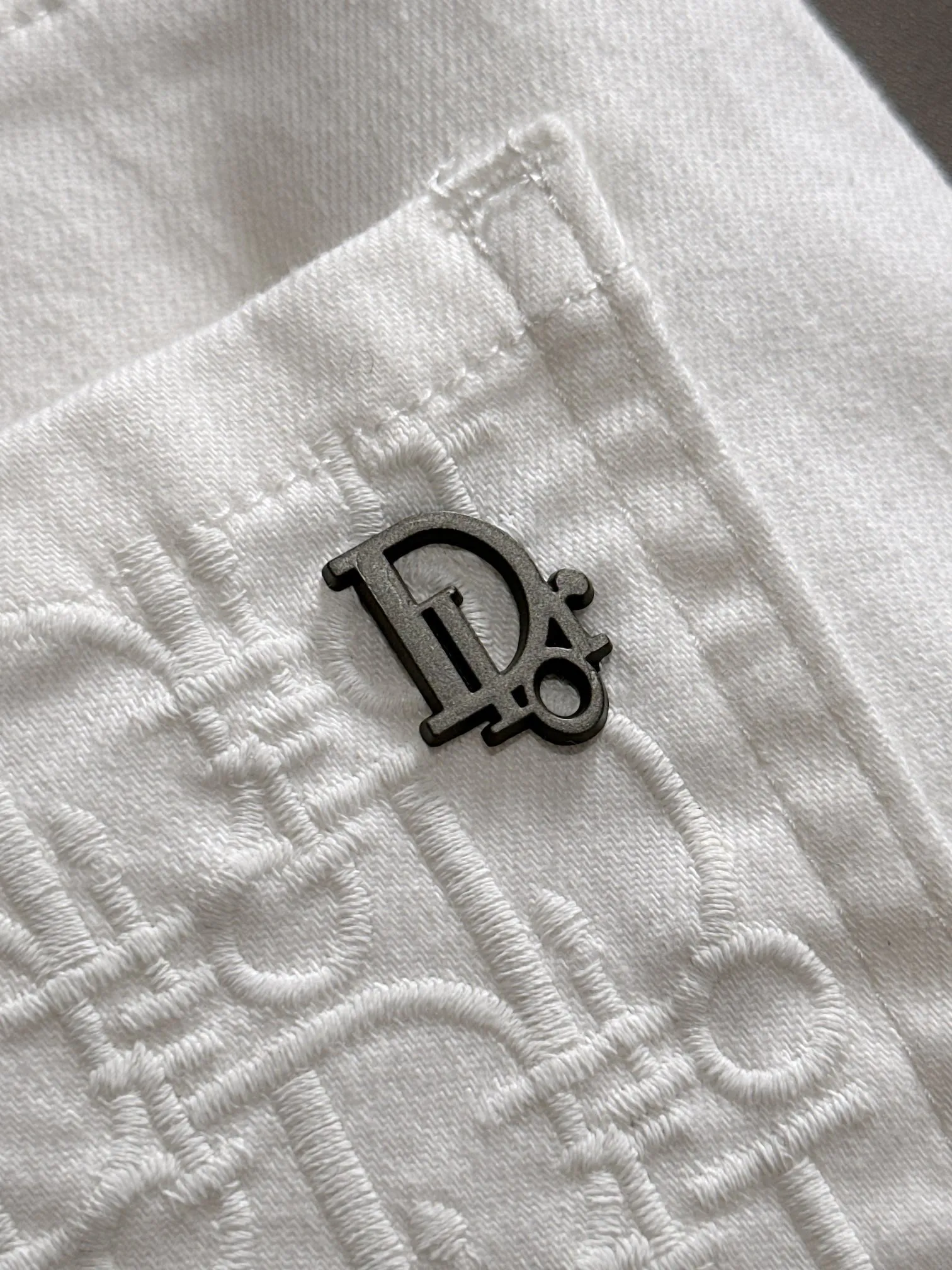 🅿️340 Dior's new 2025 four-season embroidered pocket slim-fit jeans trousers are produced using imported Japanese Denim plain cotton denim fabrics, complete with three labels, simple yet elegant, soft, delicate and comfortable, and versatile and fashionable on the upper body! Light luxury, a must-have item for daily commuting! Color: Black White Size: 28-40 (please state your height and weight when placing an order)