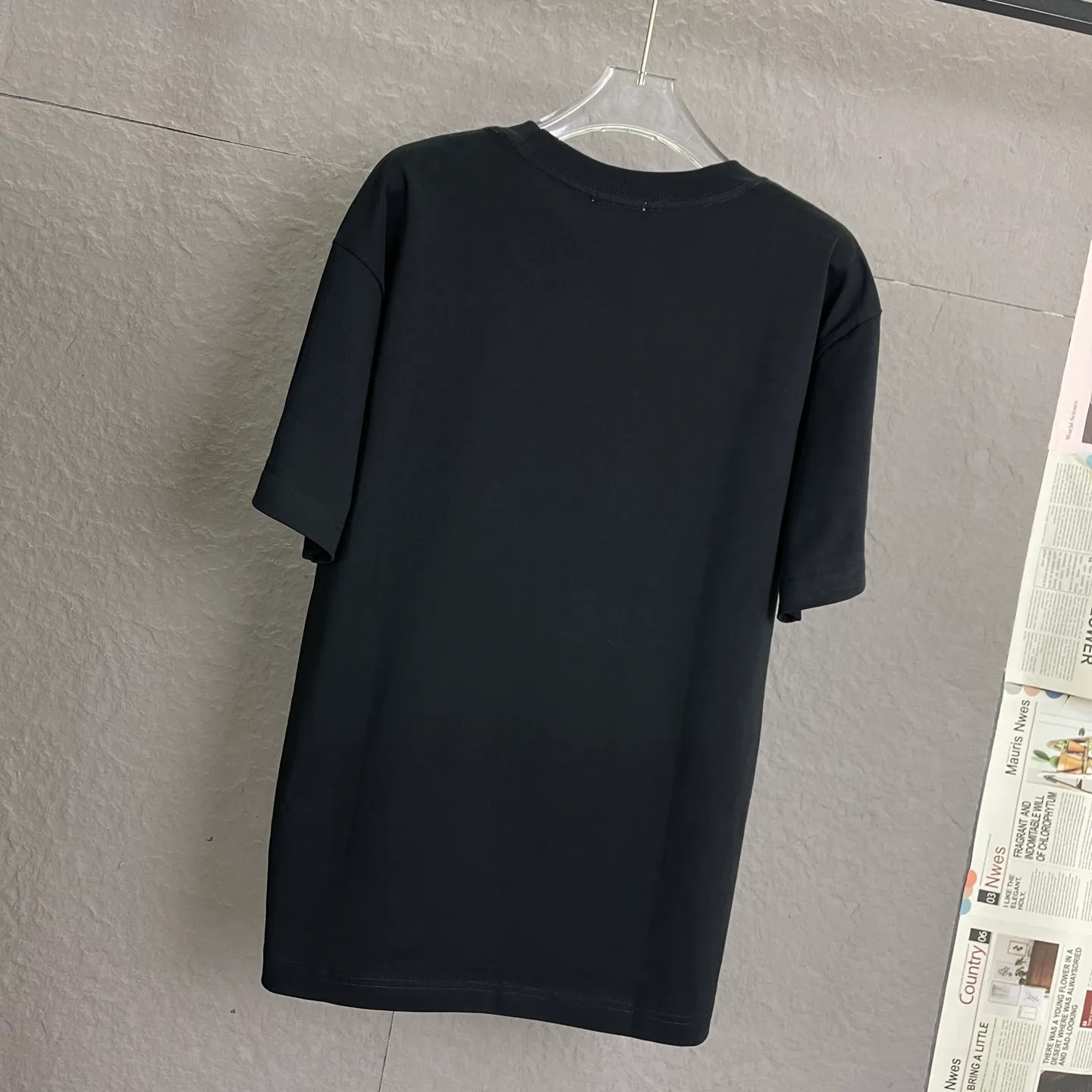 🅿️180 /A88 DIOR couture blade embroidered short-sleeved T-shirt. Exclusively customized with 300 grams of original plate. Double yarn pure cotton fabric texture is very soft and comfortable. 100% different from the market's top fabrics (does not shrink, does not deform, does not pill). Paired with 320 grams of 1x1 thread (fabric thread is dyed in the same vat, no color difference, not easy to deform). Original 1:1 version. Original 1:1 customized accessories. Collar label Care label, tag, packaging (perfect details) Color: black and white Size: S-XL