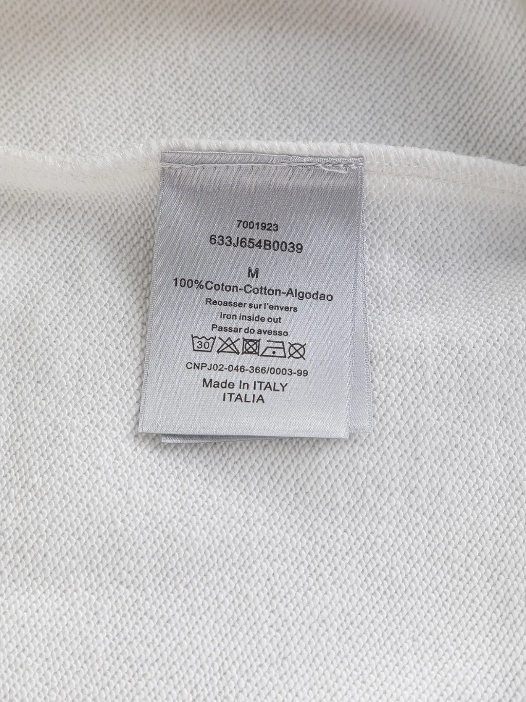 🅿️330 DIOR Dior CD micro wide version S-XL DIOR 25SS autumn and winter hooded sweatshirt timeless classic counter letter hand-painted signature on the chest🪡 embroidery As the leader in the luxury world, the D family is well-deserved. The first thing that catches the eye is the loose and comfortable black and white solid color version of the piece we are going to talk about today. The ribbed round collar has become the best modification of its version, and the D family has the upper body LOGO listed on the front, and the unique embroidery design of the letter logo patch highlights the texture! The most traditional modification method combined with the simplest color scale contrast forms the strongest and direct contrast, and this is often the most concise and clear minimalist modification method~~A nostalgic classic atmosphere also spreads in this work inadvertently! ! Featuring a distinctive 47 logo patch embroidery on the front, a unique tribute to Dior's historic year! Coupled with the blessing of 440 grams of cotton material, both the comfort of the upper body is unparalleled. It can be said to be a must-have companion in summer. The excellent breathability and comfortable wearing feeling are unparalleled~ Recommended! ! Color: Black and white Size: S-XL Size chart: S: Shoulder width 51-Bust 56-Length 69 M: Shoulder width 52.5-Bust 58-Length 71 L: Shoulder width 54-Bust 60-Length 73 XL: Shoulder width 55.5-Bust 62-Length 75
