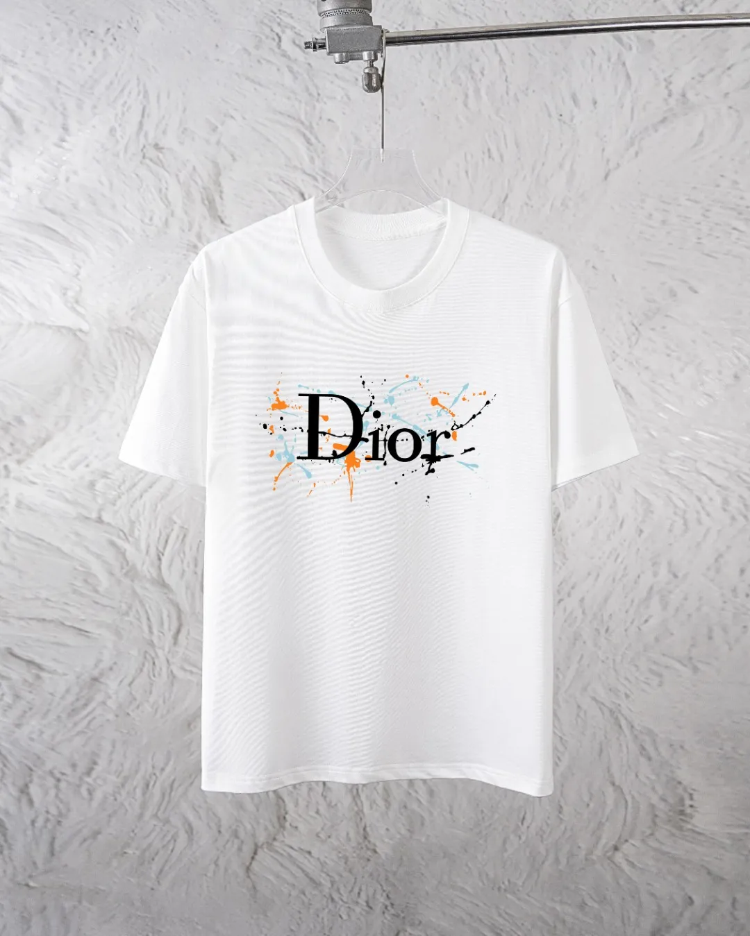 🅿️300 Dior Exclusively provides new trendy men’s fashionable round neck short-sleeved shorts suits, trendy and fashionable casual short-sleeved suits! It has high breathability and comfort, impeccable details, and brand element design concept, reflecting high quality. It presents a casual cut and the upper body shape is great! Material: 250g Xinjiang long-staple cotton short sleeves + 360g pure cotton terry shorts Size: S M L Due to manual measurement, there is a deviation of about 1-3CM in size.