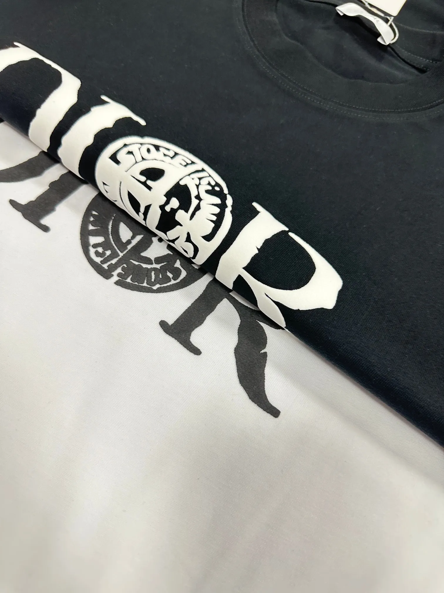 🅿️180 Dio* Dior* 2025 spring and summer new style Classic simple black and white letters Three-dimensional foaming technology Customized double-yarn plain cotton fabric Short-sleeved T-shirt Unisex Color: Black White Size: S (90-130 catties) M (120-150 catties) L (140-165 catties) XL (160-180 catties) XXL (180-210 pounds)