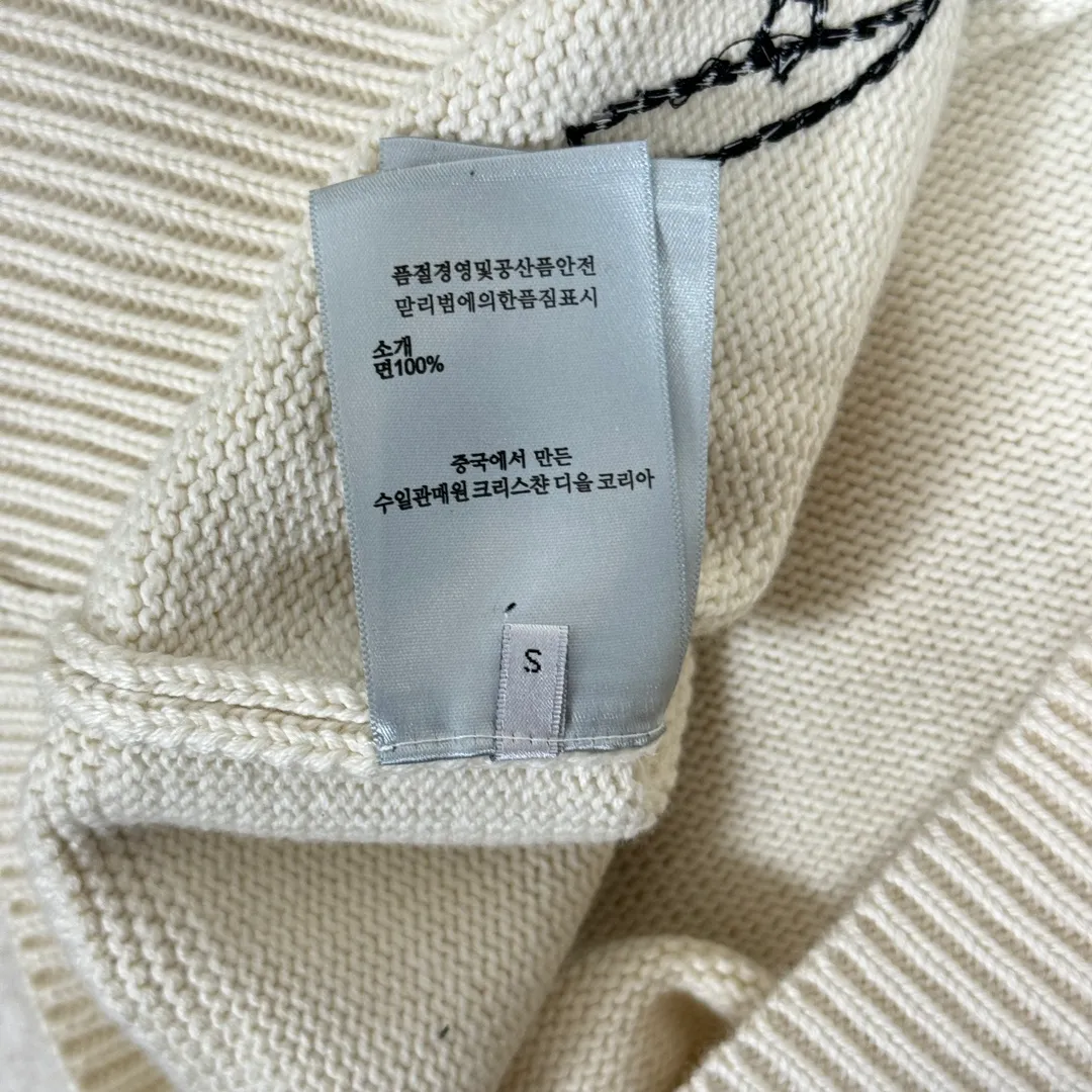 🅿️630 DIOR D*R autumn and winter new style 🍂Garden Story🥀Knitted polo collar sweater with heavy flower color embroidery, fully hand-made embroidery with complex craftsmanship, classic letter logo embroidery embellishment on the back, exquisite heavy work, fashionable and high-end versatile 50% wool blended wool, soft and waxy to the touch, gentle and tough knitted beauty, complete with three labels, it is recommended to hand wash