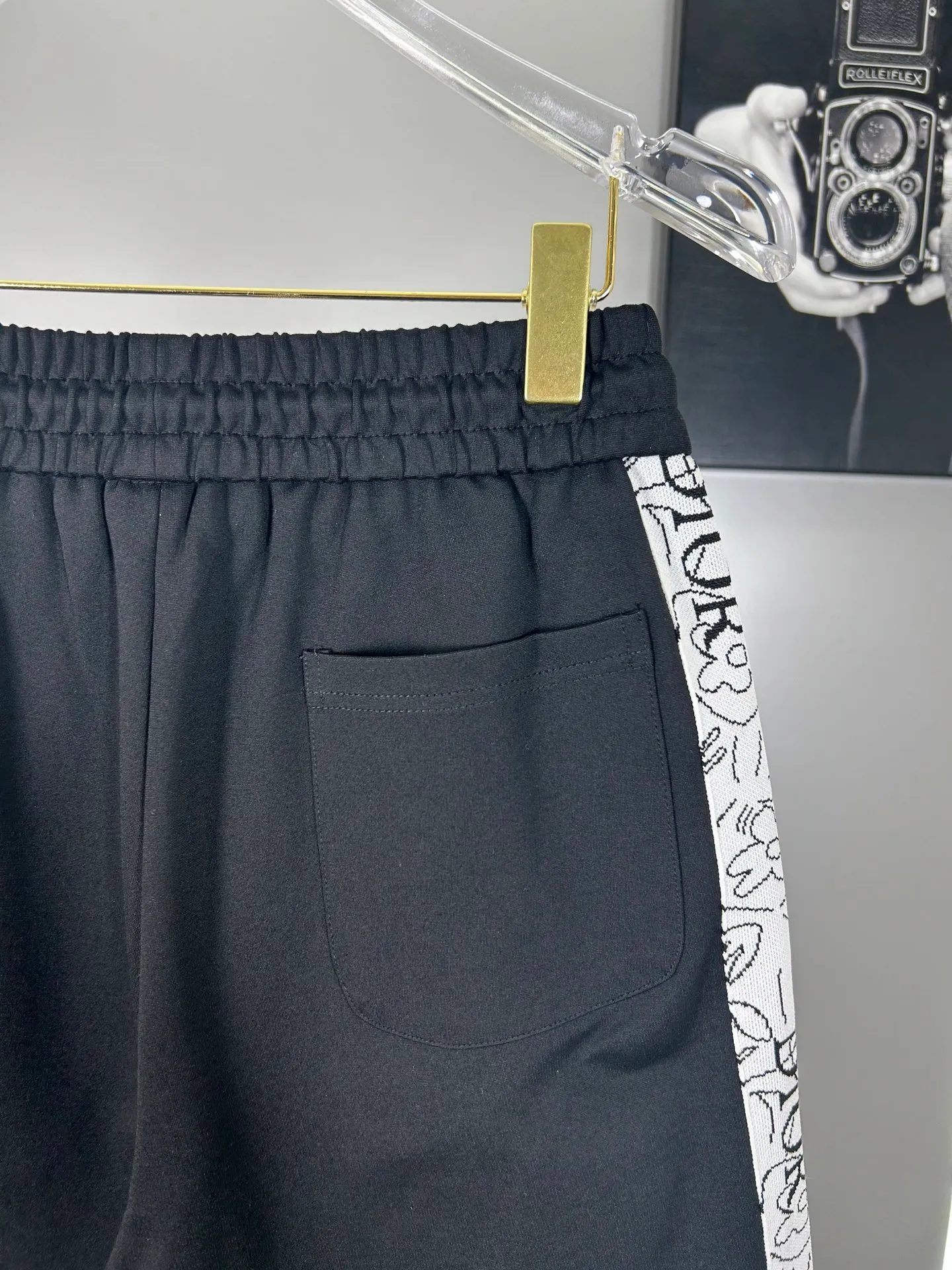 🅿️240 (high-end original specification version) Dior 2025ss trade channel goods. Ribbon casual sports shorts are an irresistible classic style with a casual and fashionable touch. Simplified proportional tailoring creates a casual and versatile fit. The customer-supplied high-density 400g fabric is different from traditional knitted cotton fabrics. It feels soft and delicate, has a better texture, is comfortable and skin-friendly, anti-wrinkle and breathable. Modern classic urban benchmark with a new image. The drawstring waist design highlights the charm of sports and leisure. It shows the youthful and exuberant expression. Lazy and sexy... Size: S--XXL