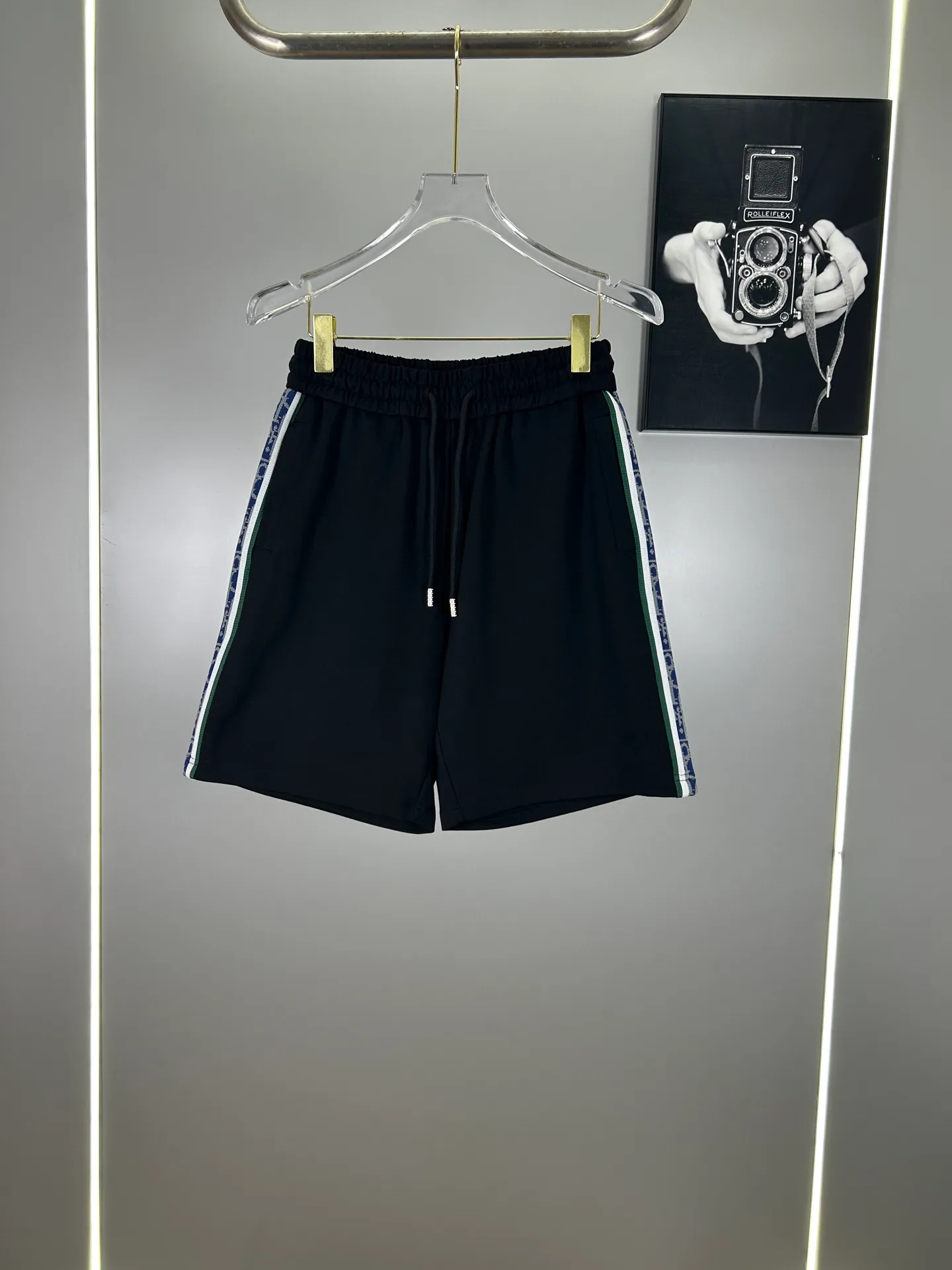 🅿️240 (high-end original specification version) Dior 2025ss trade channel goods. Ribbon casual sports shorts are an irresistible classic style with a casual and fashionable touch. Simplified proportional tailoring creates a casual and versatile fit. The customer-supplied high-density 400g fabric is different from traditional knitted cotton fabrics. It feels soft and delicate, has a better texture, is comfortable and skin-friendly, anti-wrinkle and breathable. Modern classic urban benchmark with a new image. The drawstring waist design highlights the charm of sports and leisure. It shows the youthful and exuberant expression. Lazy and sexy... Size: S--XXL