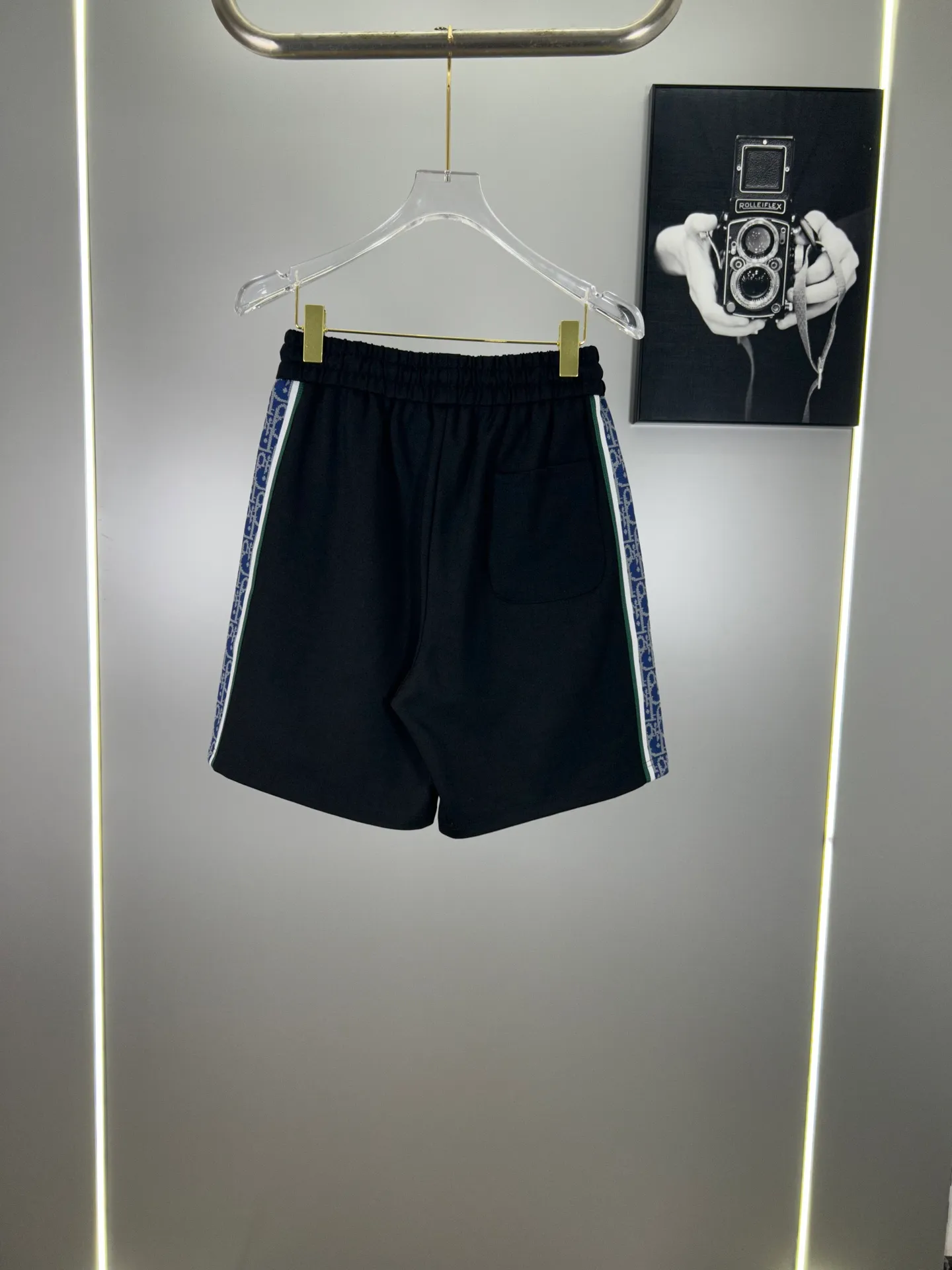 🅿️240 (high-end original specification version) Dior 2025ss trade channel goods. Ribbon casual sports shorts are an irresistible classic style with a casual and fashionable touch. Simplified proportional tailoring creates a casual and versatile fit. The customer-supplied high-density 400g fabric is different from traditional knitted cotton fabrics. It feels soft and delicate, has a better texture, is comfortable and skin-friendly, anti-wrinkle and breathable. Modern classic urban benchmark with a new image. The drawstring waist design highlights the charm of sports and leisure. It shows the youthful and exuberant expression. Lazy and sexy... Size: S--XXL