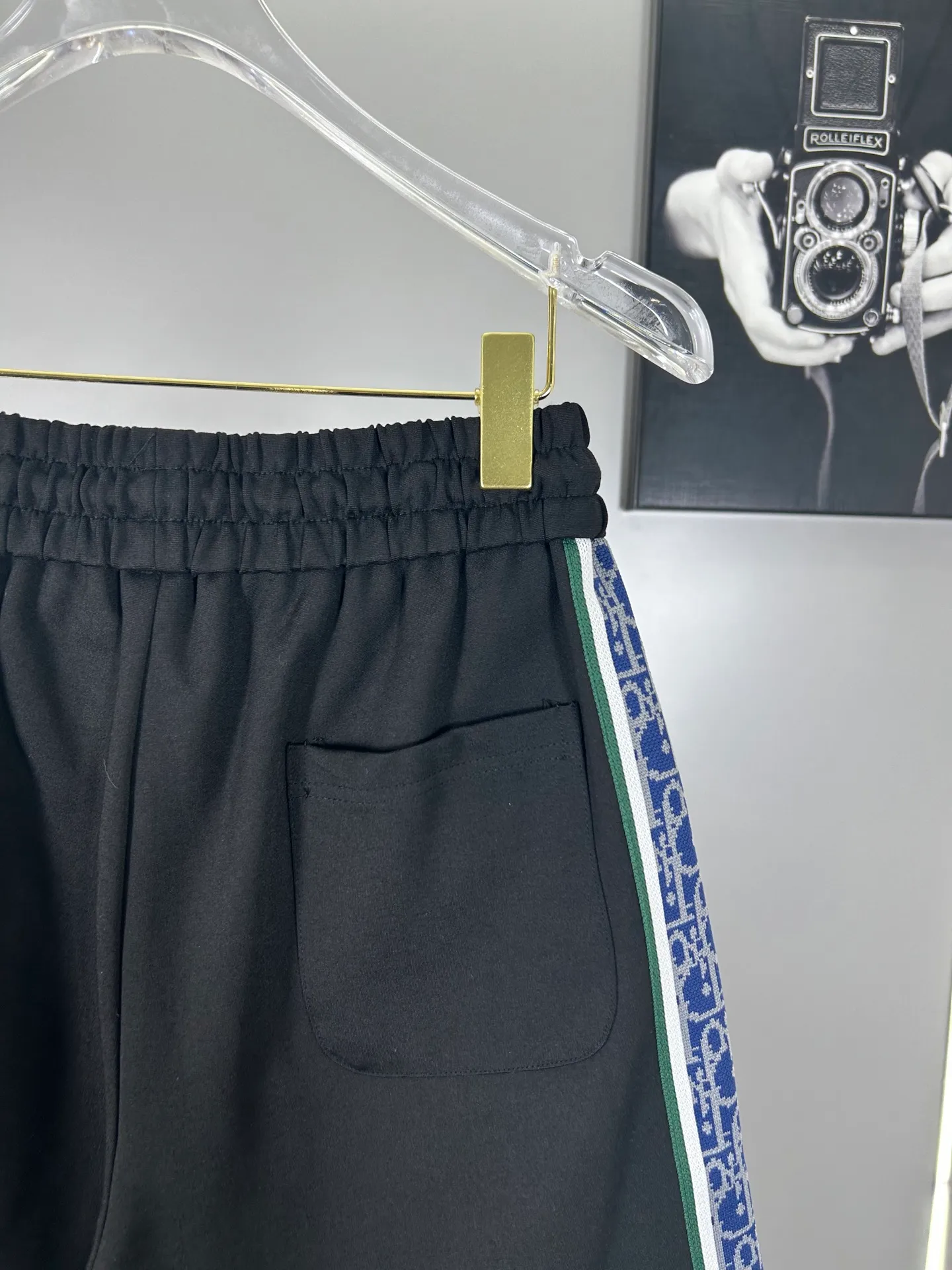 🅿️240 (high-end original specification version) Dior 2025ss trade channel goods. Ribbon casual sports shorts are an irresistible classic style with a casual and fashionable touch. Simplified proportional tailoring creates a casual and versatile fit. The customer-supplied high-density 400g fabric is different from traditional knitted cotton fabrics. It feels soft and delicate, has a better texture, is comfortable and skin-friendly, anti-wrinkle and breathable. Modern classic urban benchmark with a new image. The drawstring waist design highlights the charm of sports and leisure. It shows the youthful and exuberant expression. Lazy and sexy... Size: S--XXL