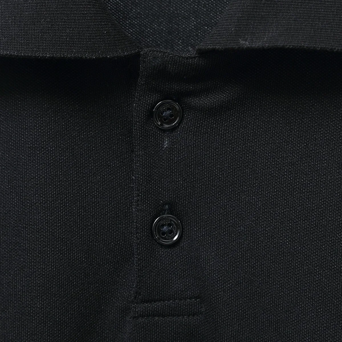 🅿️190 Item No. D41 (Dior classic little bee embroidered logo POLO shirt) Dior Dior 24ss new little bee letter embroidered logo lapel Polo shirt short-sleeved T-shirt. The counter restores the top replica for men and women. The own factory style is very good, business commuting, classic POLO lapel design, the classic small logo embroidery design on the chest highlights personality, making the entire line smoother, the most classic evergreen small logo design Exquisite embroidered logo design on the chest, pure cotton texture that is skin-friendly and comfortable. Suitable for both business and leisure. The piqué cotton fabric is more breathable and dry than ordinary knitted fabrics. 3D three-dimensional tailoring technology, the upper body is three-dimensional. The embroidery on the chest is full of details, and the embroidery with thousands of needles is three-dimensional and full. It is made of 240 grams of pure cotton piqué cotton fabric and customized buttons. Top quality product. Color: Black Size: S/M/L/XL