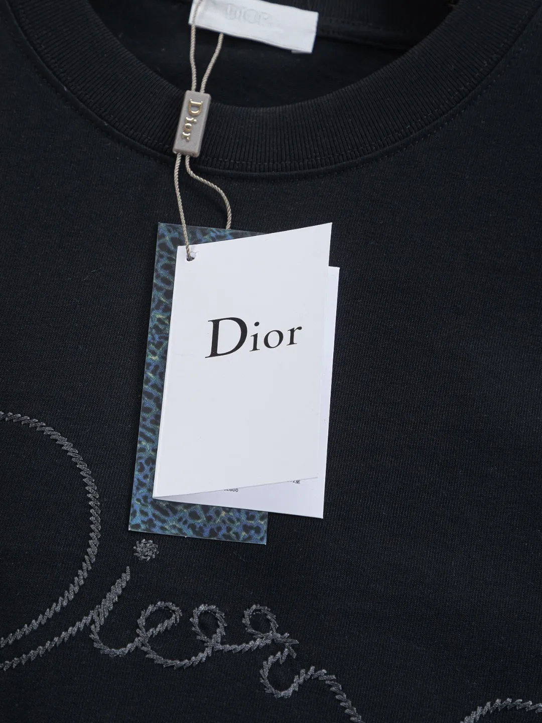 🅿️190 DIOR Dior Dior dior CD micro wide version S-XL Dior 26ss official website is always unbeatable classic style permanent boutique counter timeless classic style large plain logo on the chest Ribbon signature style 🪡 embroidered logo pattern heavy craftsmanship same style short-sleeved T-shirt, cotton blended terry jersey fabric, original development This is from the 2025 beachwear limited series. The full-logo jacquard towel highlights the classic Obliave flower. It is matched with an S-shaped round neck and topstitching. It is unique. The whole body is decorated with obliqve jacquard. The ribbed round neck is matched with V-shaped topstitching. Customized accessories. The whole body is customized and developed according to the Y-panel... Complete with three standards, it can control various styles and pay tribute to Dior's historic year! Coupled with the blessing of full-flower cotton material, both the upper body comfort and the existence are unparalleled. It can be said to be a must-have companion in summer. The excellent breathability and comfortable wearing feeling are unparalleled~ Recommended! ! Same style for men and women! Color: Black White Maroon Size: S-XL Size chart: S: Shoulder width 50-Bust 56-Length 70 M: Shoulder width 52-Bust 57-Length 72 L: Shoulder width 54-Bust 59-Length 74 XL: Shoulder width 56-Bust 62-Length 76