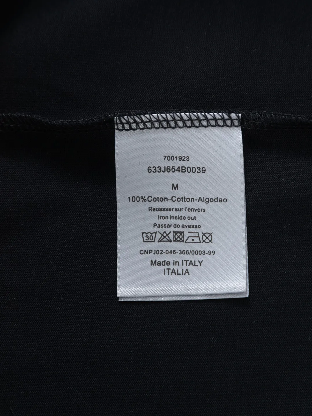 🅿️190 DIOR Dior Dior dior CD micro wide version S-XL Dior 26ss official website is always unbeatable classic style permanent boutique counter timeless classic style large plain logo on the chest Ribbon signature style 🪡 embroidered logo pattern heavy craftsmanship same style short-sleeved T-shirt, cotton blended terry jersey fabric, original development This is from the 2025 beachwear limited series. The full-logo jacquard towel highlights the classic Obliave flower. It is matched with an S-shaped round neck and topstitching. It is unique. The whole body is decorated with obliqve jacquard. The ribbed round neck is matched with V-shaped topstitching. Customized accessories. The whole body is customized and developed according to the Y-panel... Complete with three standards, it can control various styles and pay tribute to Dior's historic year! Coupled with the blessing of full-flower cotton material, both the upper body comfort and the existence are unparalleled. It can be said to be a must-have companion in summer. The excellent breathability and comfortable wearing feeling are unparalleled~ Recommended! ! Same style for men and women! Color: Black White Maroon Size: S-XL Size chart: S: Shoulder width 50-Bust 56-Length 70 M: Shoulder width 52-Bust 57-Length 72 L: Shoulder width 54-Bust 59-Length 74 XL: Shoulder width 56-Bust 62-Length 76